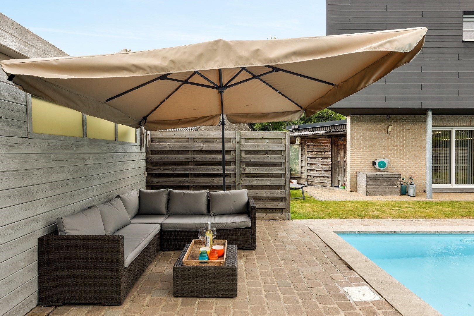 KANTOOR/PRAKTIJK + WOONST MET TUIN EN ZWEMBAD foto 28