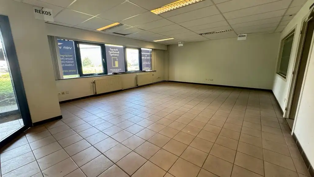 Magazijn met kantoor te huur Prins Boudewijnlaan Kontich foto 5