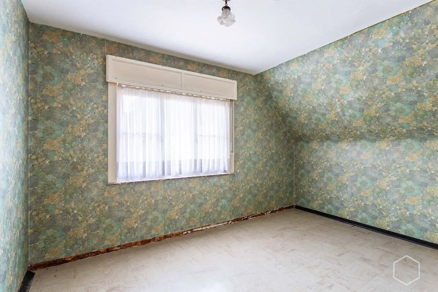 Te renoveren open bebouwing op 12a 59ca met garage van 290m² foto 15