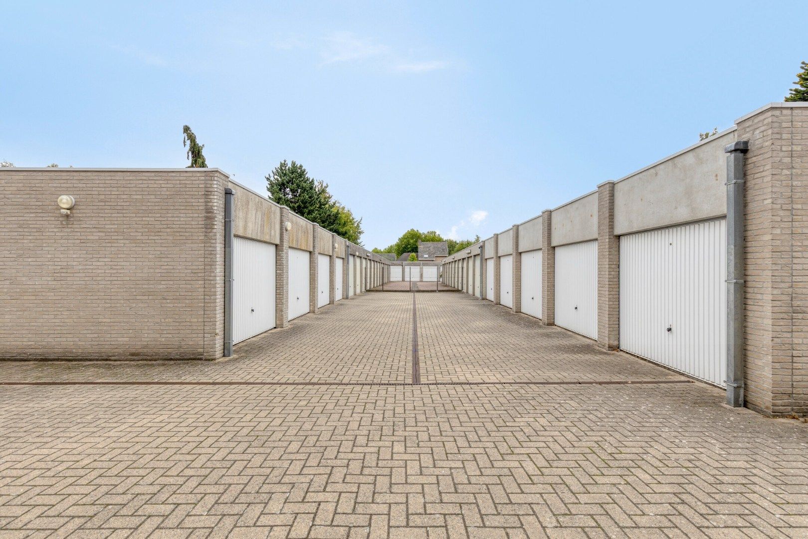 Mooi recent appartement met groot terras en garage! foto 18