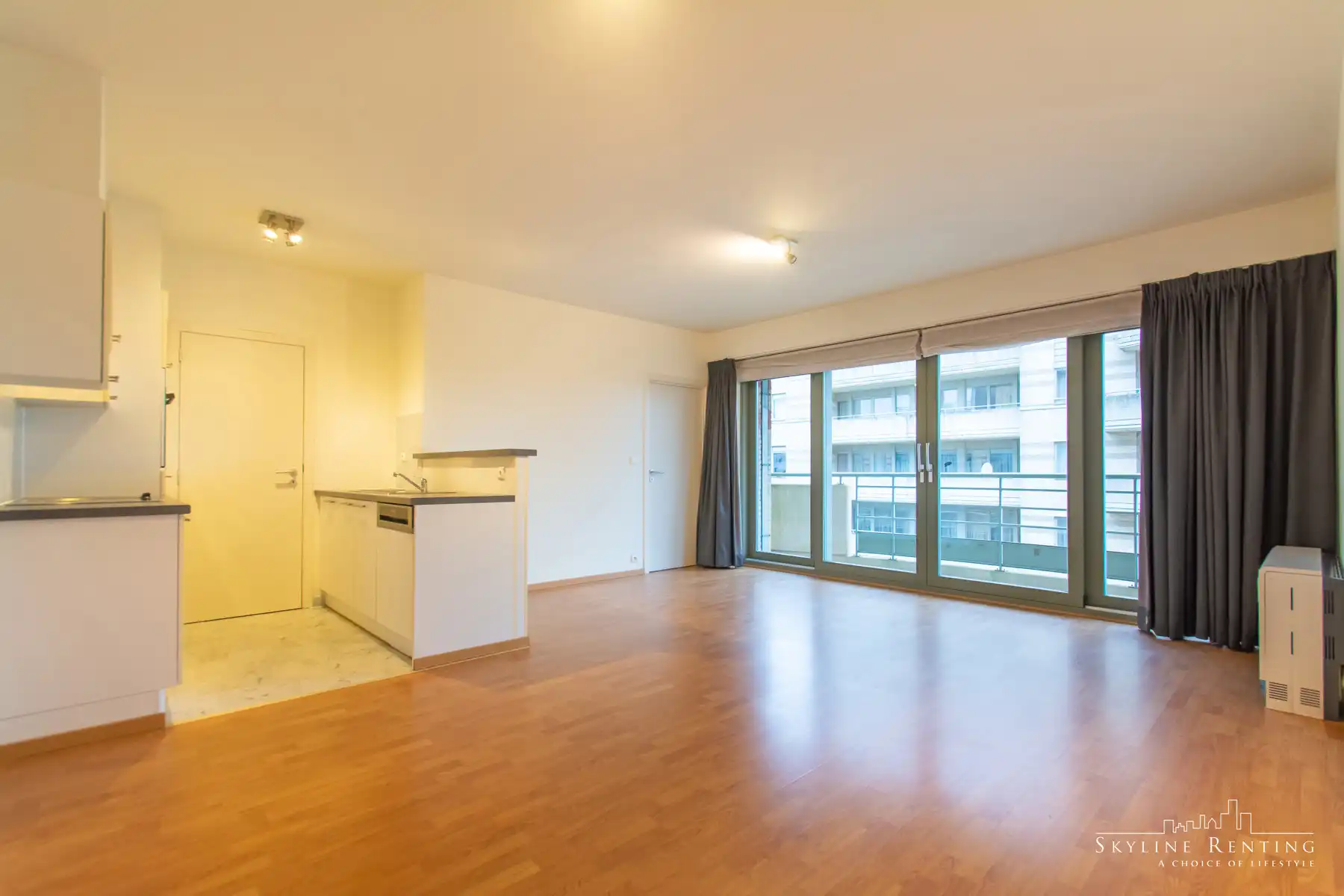 Prachtig ongemeubeld appartement met 2 KAMERS + 2 badkamers foto 2