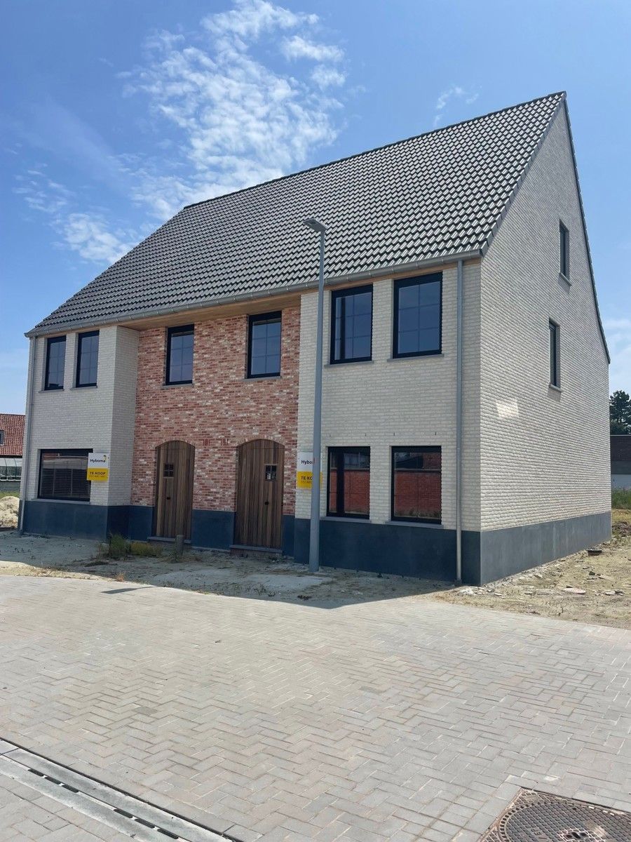 Landelijke, halfopen woningen foto {{pictureIndex}}