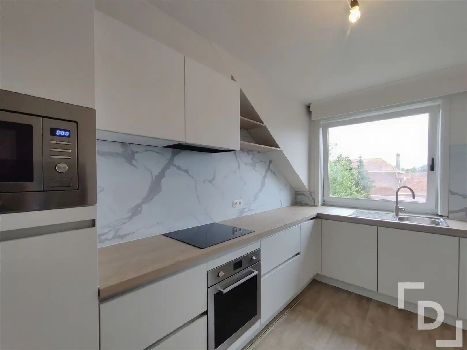 Gerenoveerd appartement in centrum Ieper foto 2