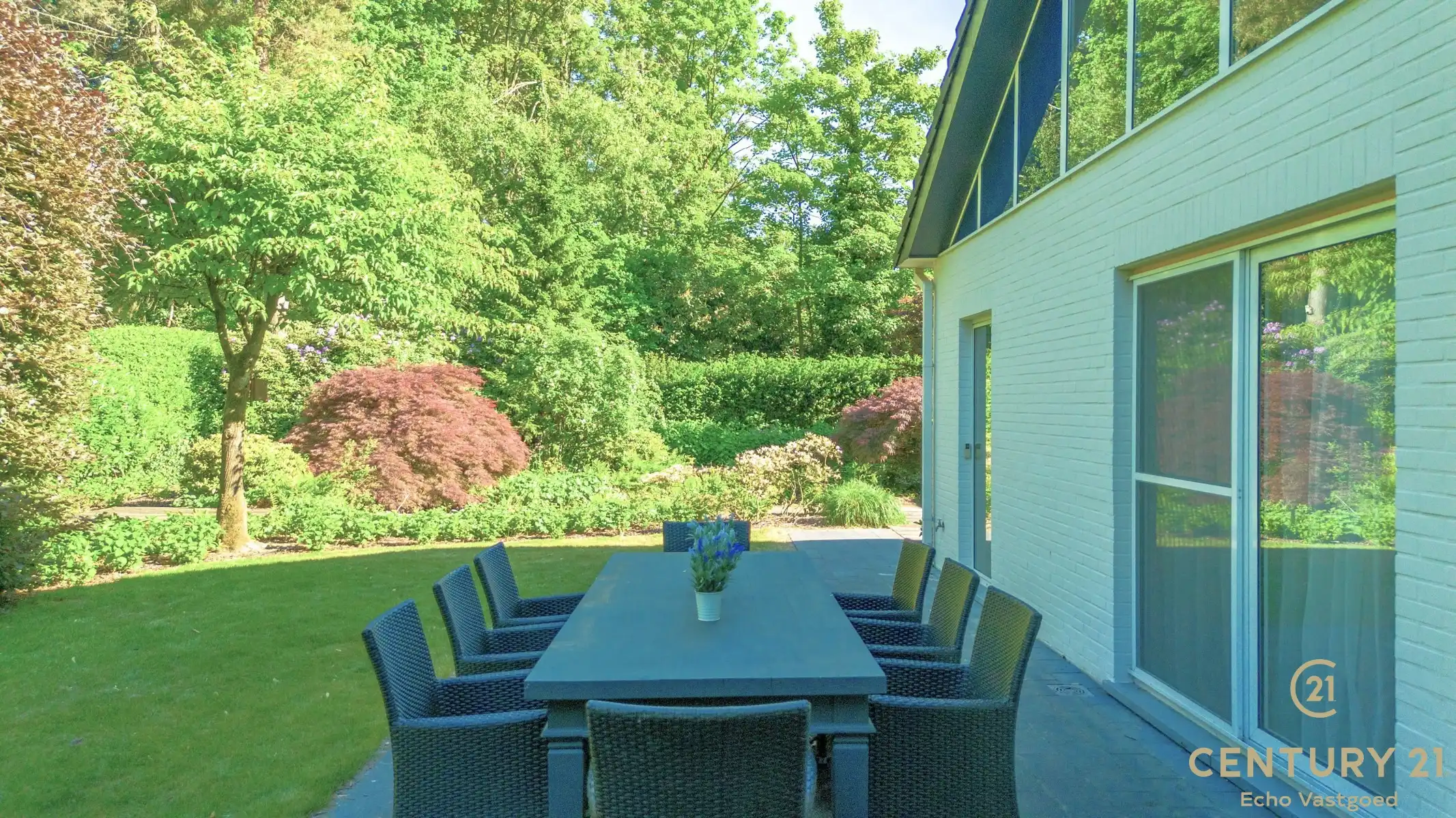 Gelijkvloerse fraaie villa met prachtige tuin op ca 1700m² foto 11