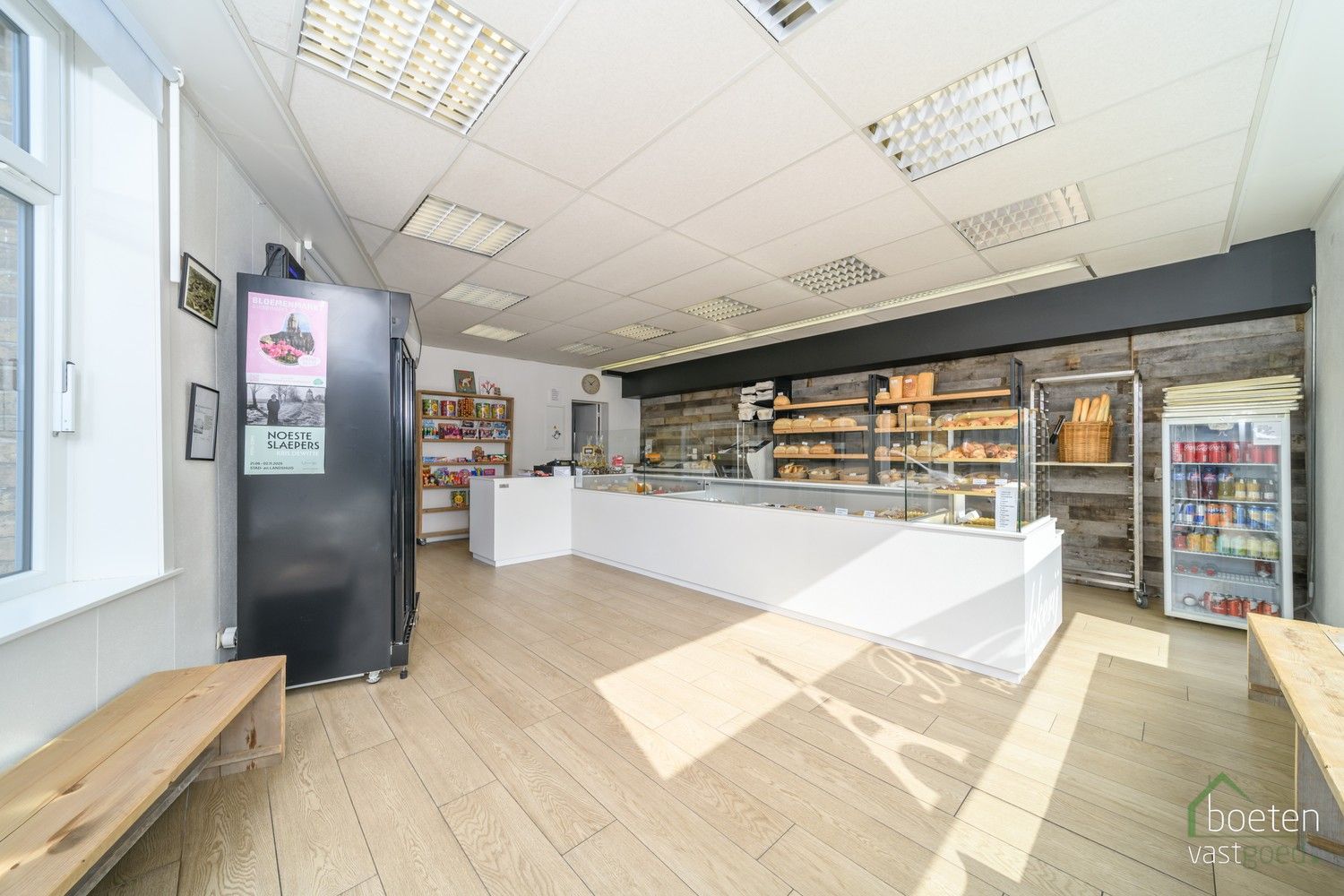 VEURNE: Verkoop van de gekende zaak bakkerij Petit Paris, bestaande uit een gerenoveerde handelsruimte met eveneens (grotendeels) gerenoveerd woongedeelte. foto 6
