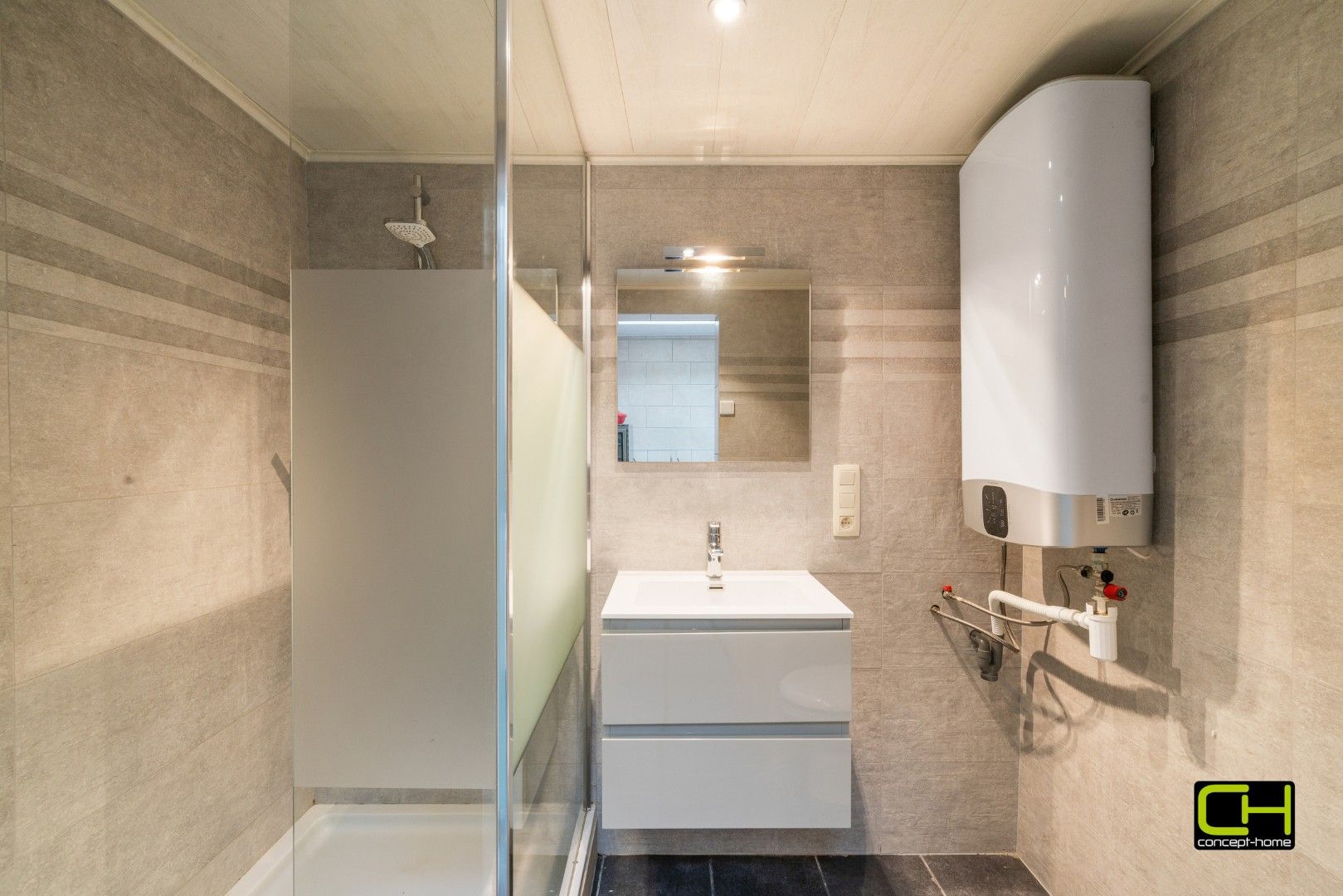 Woning met ruime garage, tuin en 2 slaapkamers foto 8