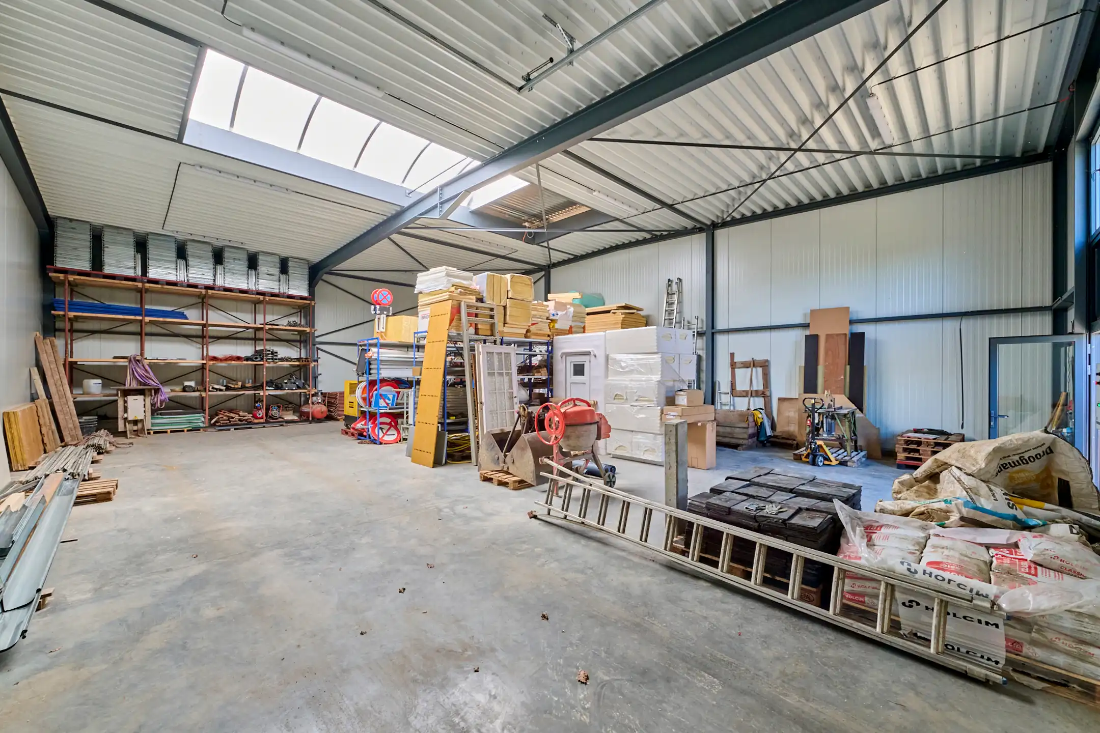 TE KOOP: BEDRIJFSGEBOUW OP PERCEEL VAN 8.000M² IN ZONHOVEN foto 14
