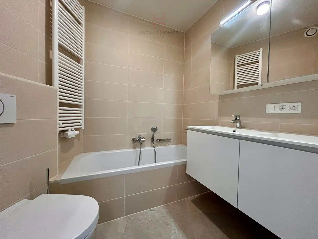 Zeer ruim en lichtrijk appartement met zijdelings zeezicht in Duinbergen foto 11