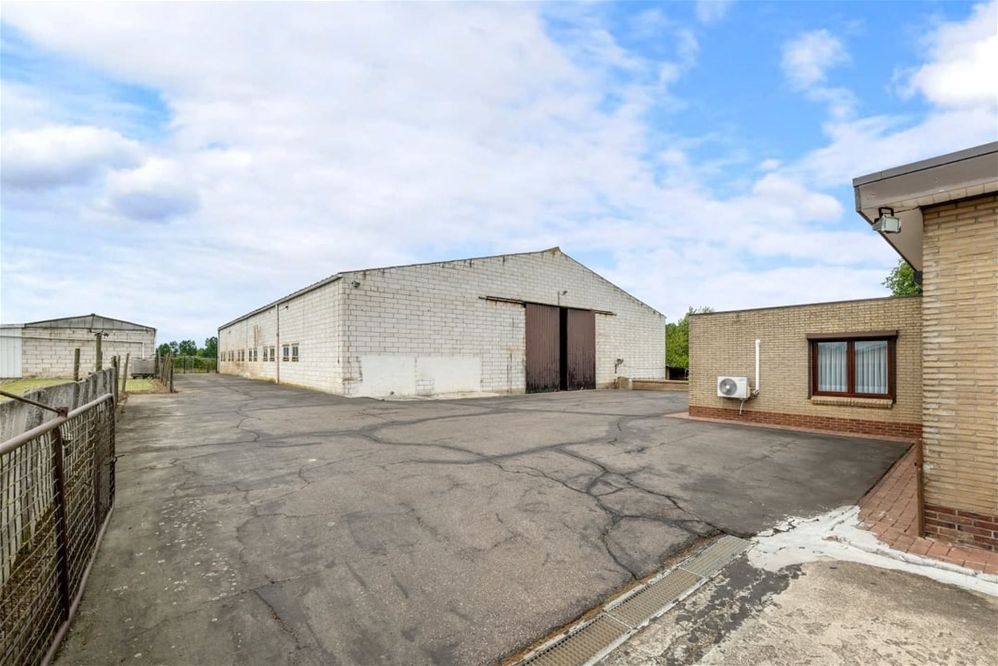 RUIME GEZINSWONING MET LOODS EN WEIDE OP 1,1 HECTARE IN HET LANDELIJKE SINT-TRUIDEN foto 11