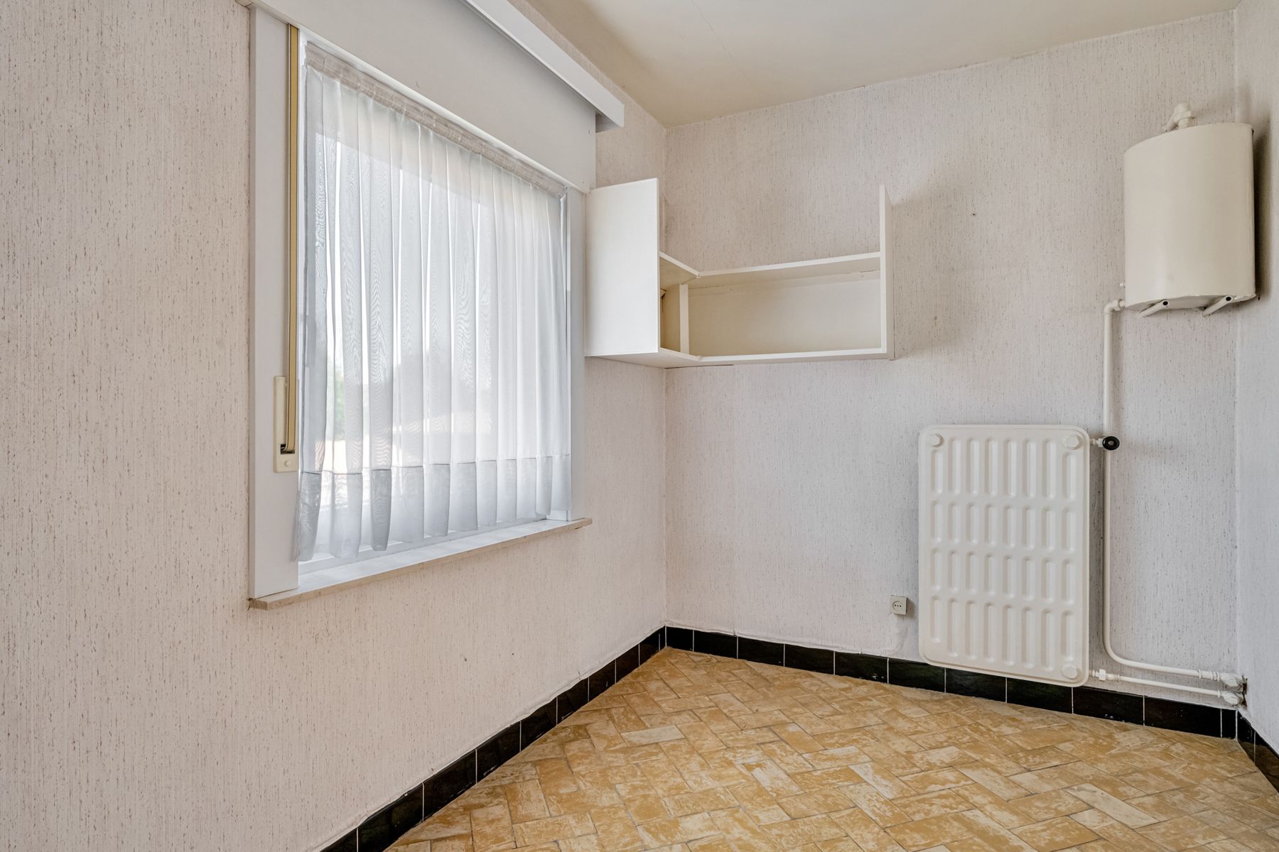 TE RENOVEREN HUIS MET LANDELIJKE LIGGING EN UITBREIDINGMOG. foto 15