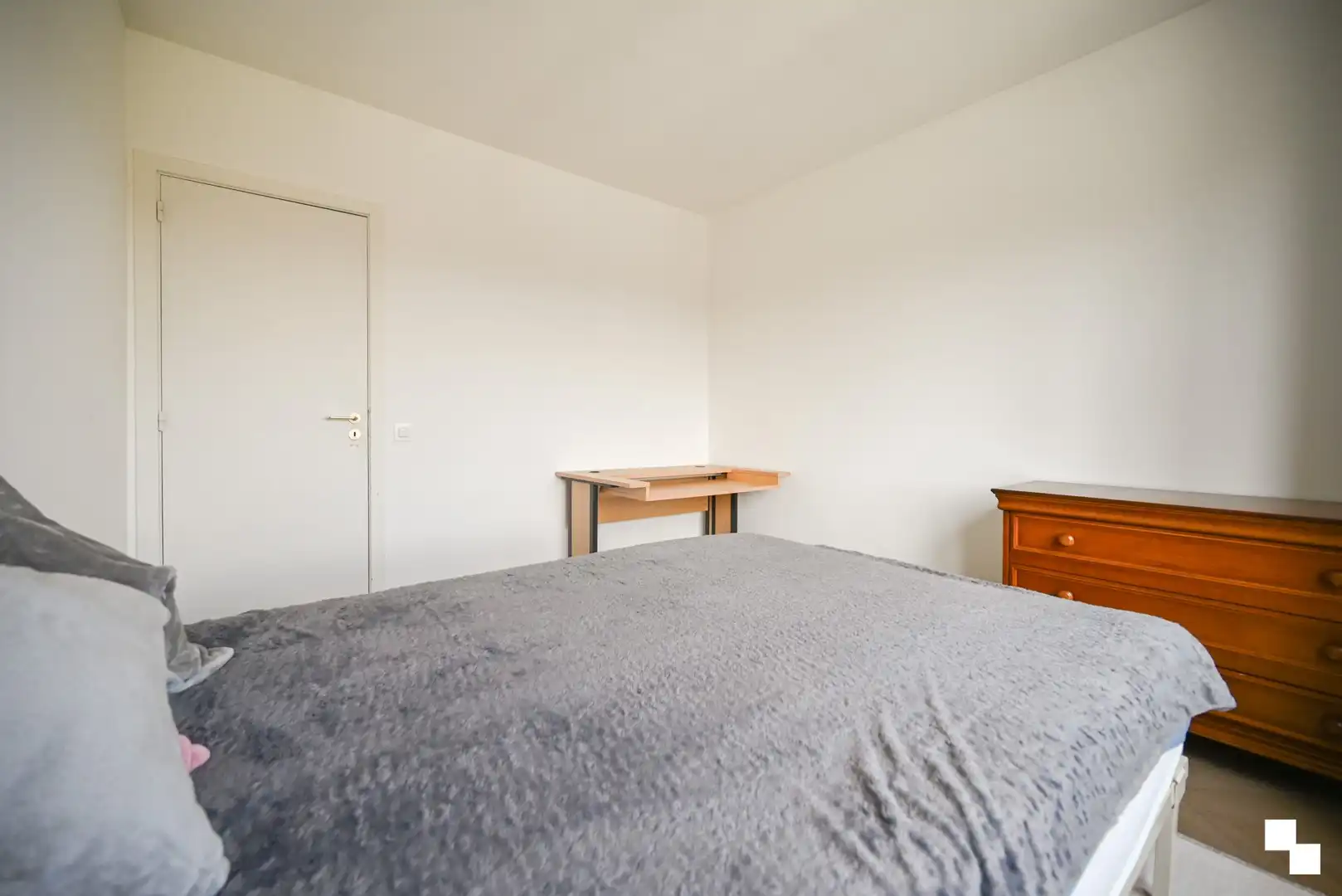Volledig gerenoveerd appartement met drie slaapkamers te centrum Izegem foto 28