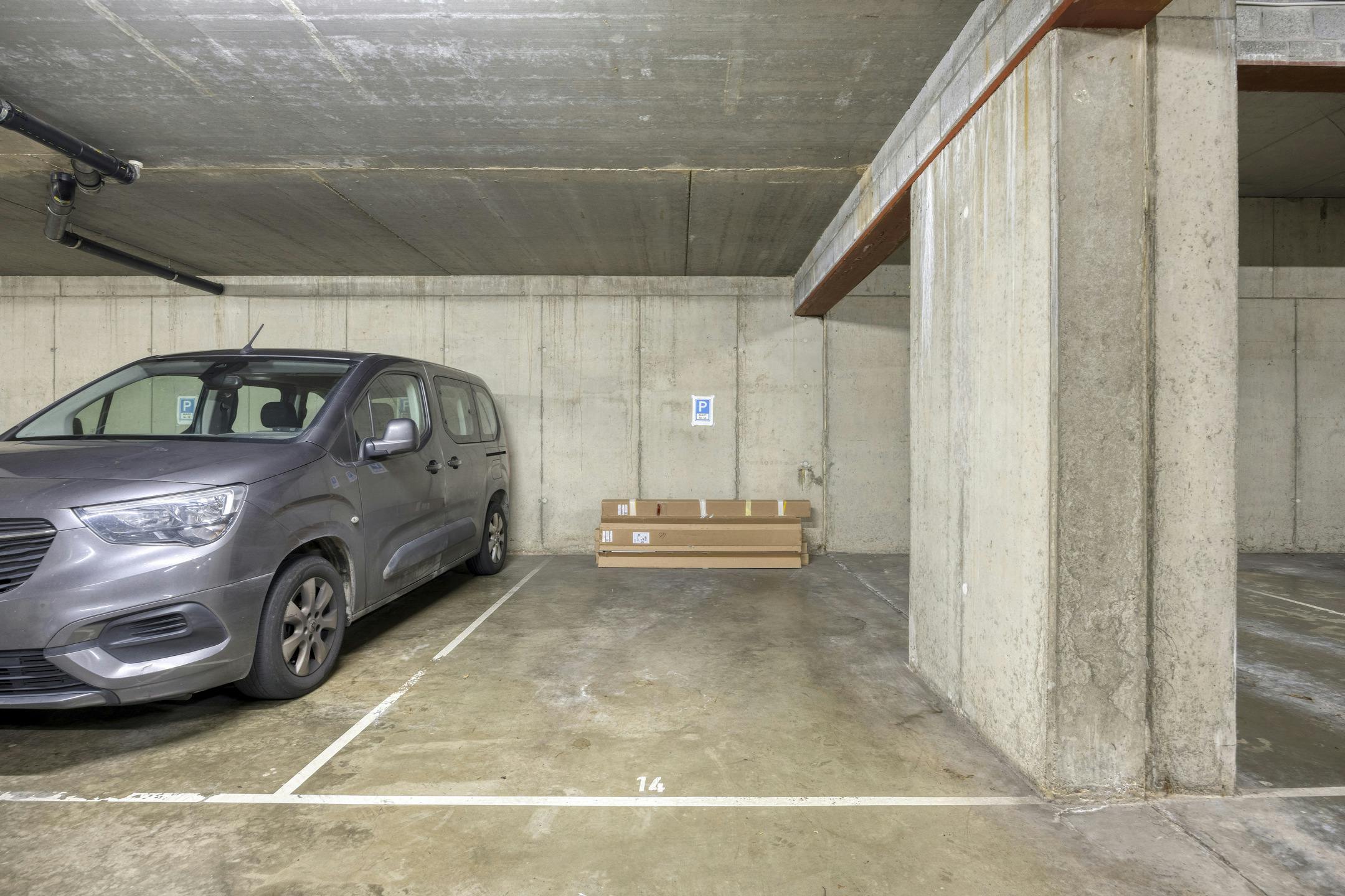 Instapklaar appartement met staanplaats en groot terras nabij centrum Diepenbeek foto 16