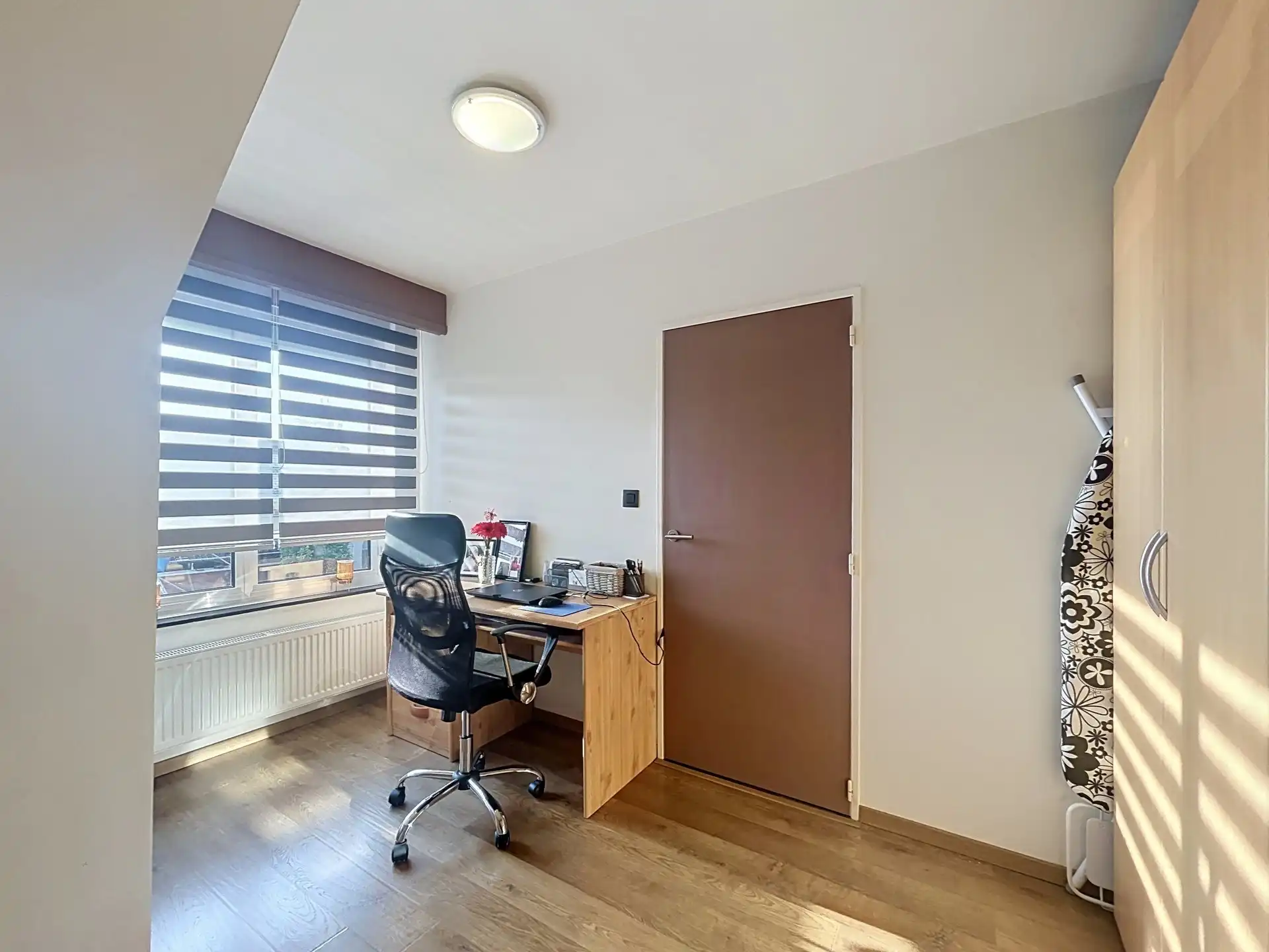 bel-etage woning met 2 slaapkamers, garage en ruime tuin op toplocatie foto 11