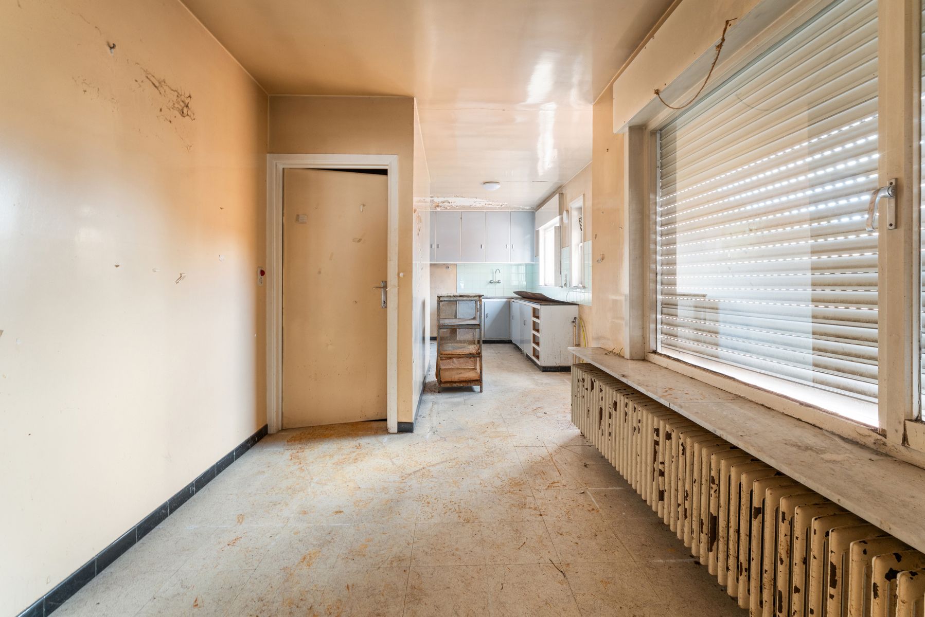 Te renoveren woning met 4 slaapkamers en garage op 432 m² foto 8