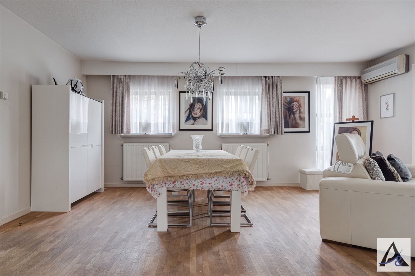 Ruim appartement met twee staanplaatsen in centrum Bilzen! foto 4