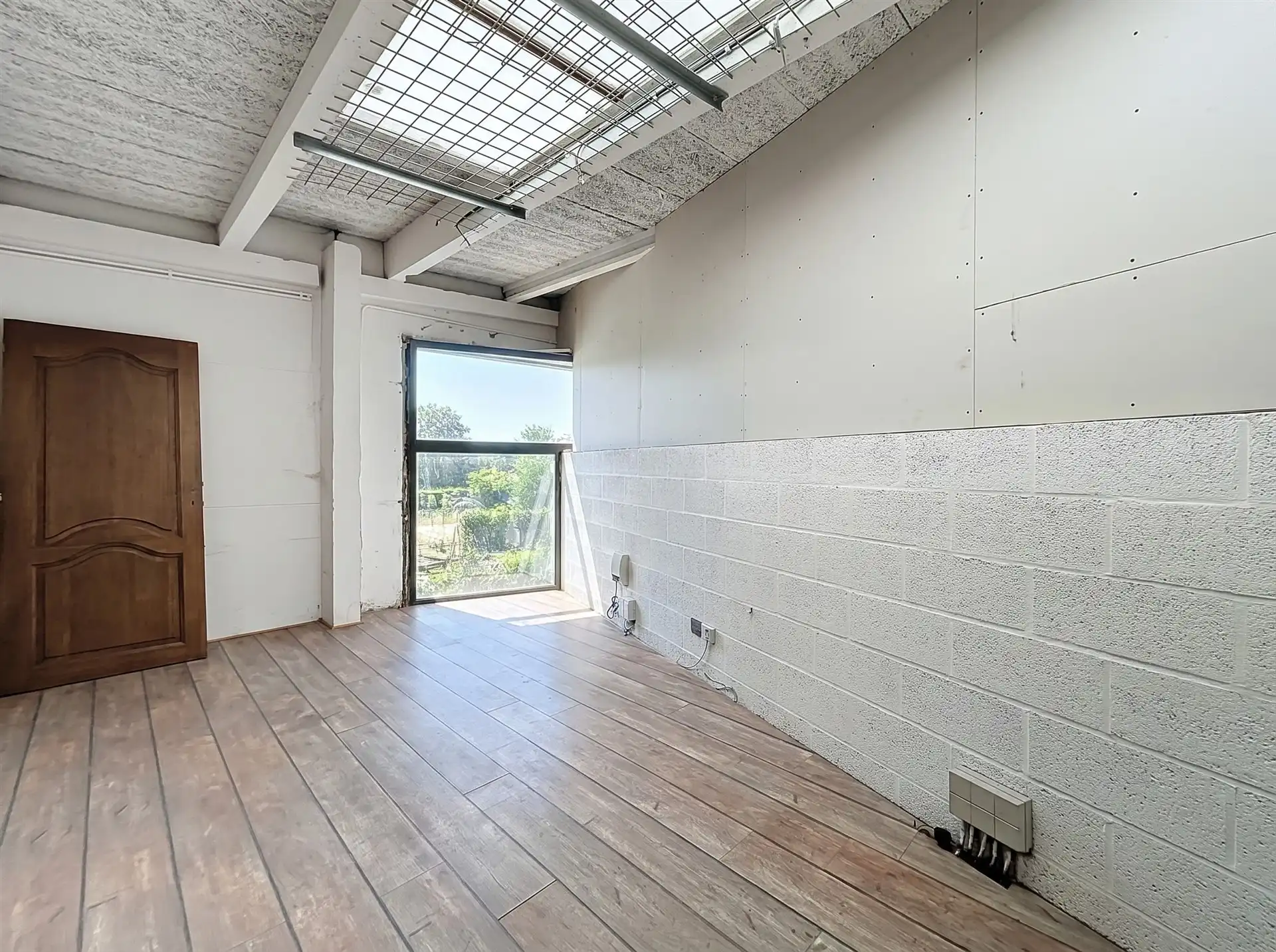 Woning met magazijn en kantoor op perceel van 2185m² foto 24