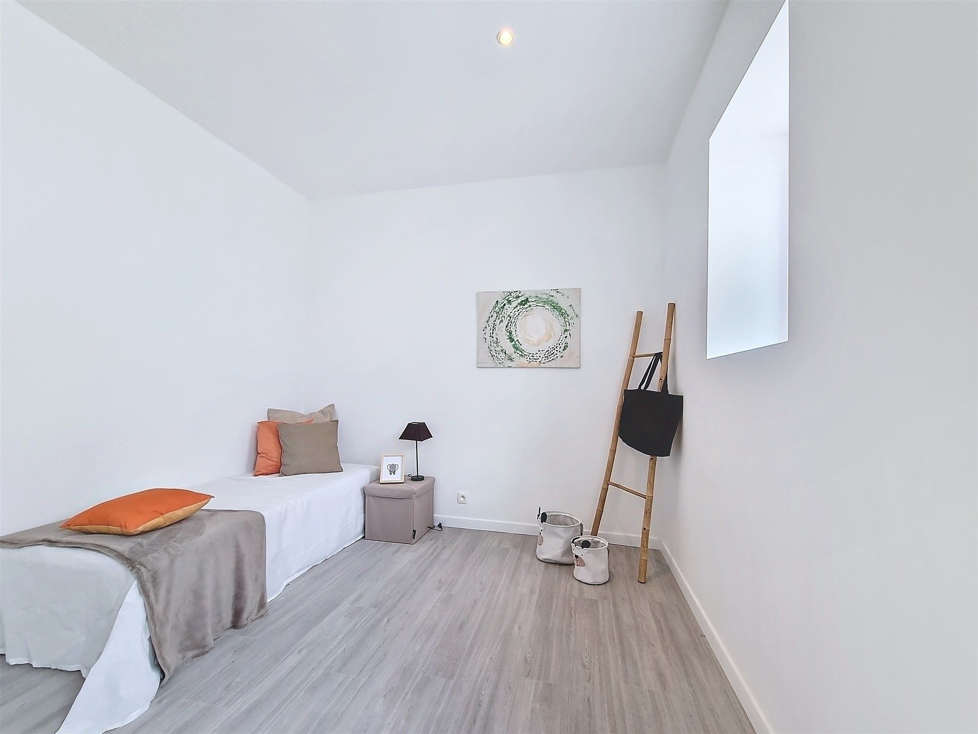 Totaal gerenoveerde woning met 5 slpk en 2 badkamers in het centrum van Geraardsbergen foto 8