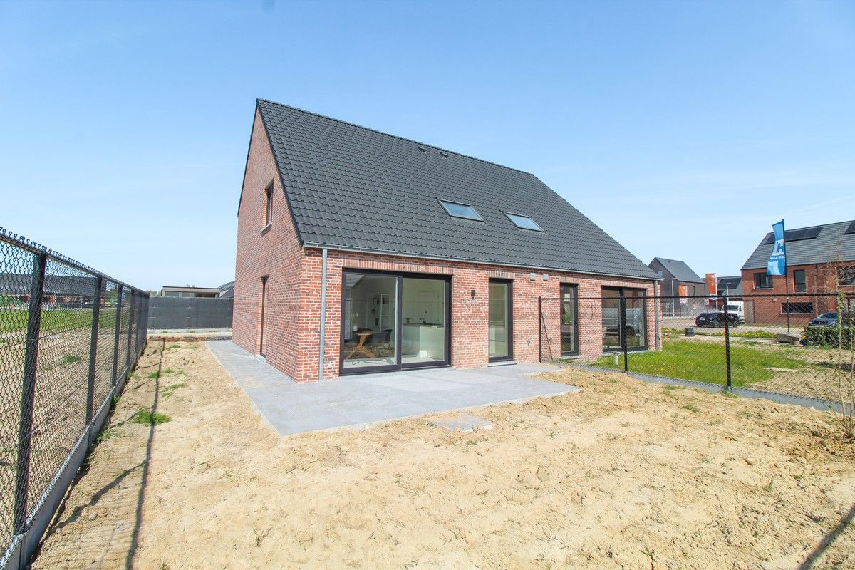 Afgewerkte halfopen nieuwbouwwoning te Roeselare foto 16