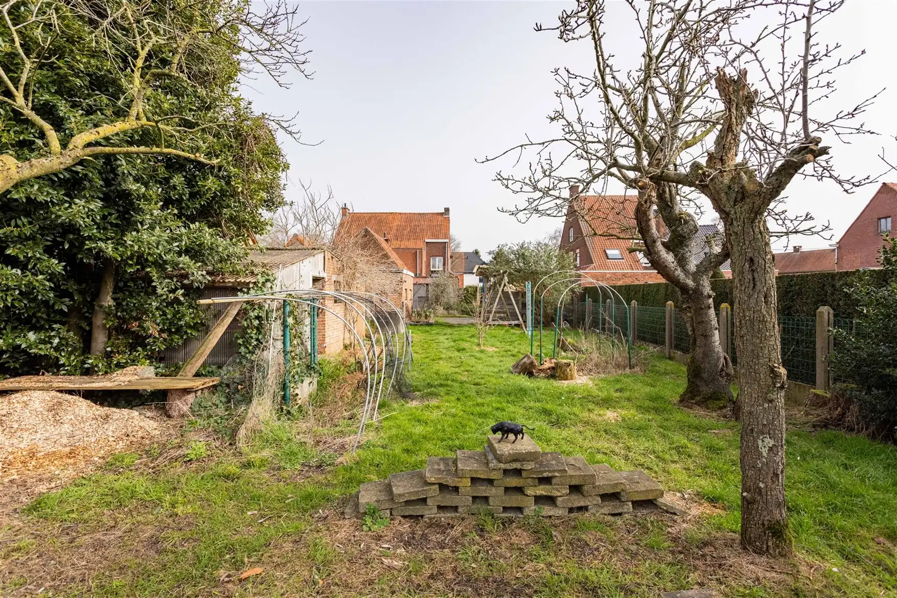 Een huis met karakter. Een tuin met sfeer foto 23
