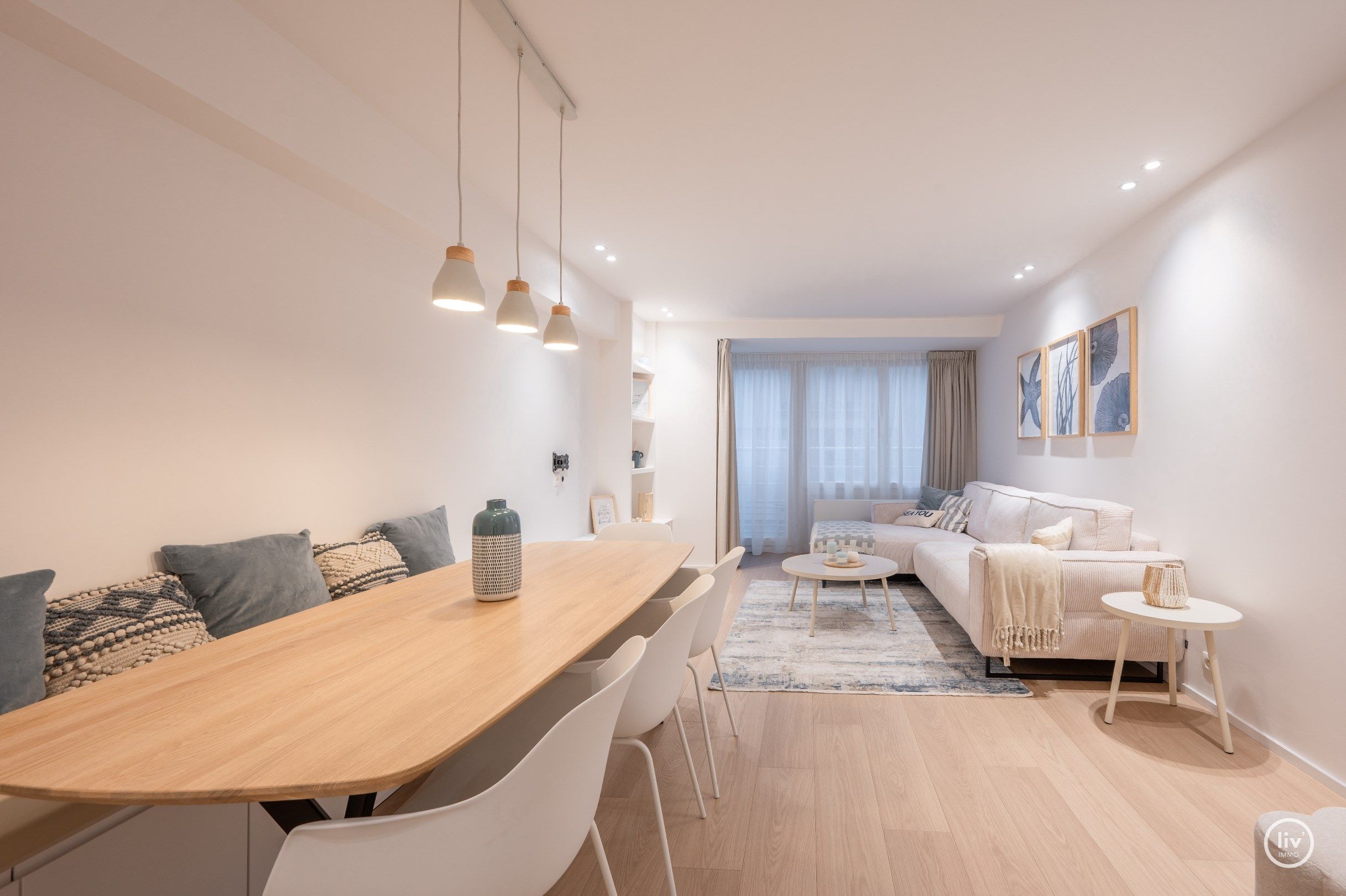 Prachtig gerenoveerd appartement, ideaal gelegen tussen het Driehoeksplein  en de zeedijk te Knokke.  foto 6