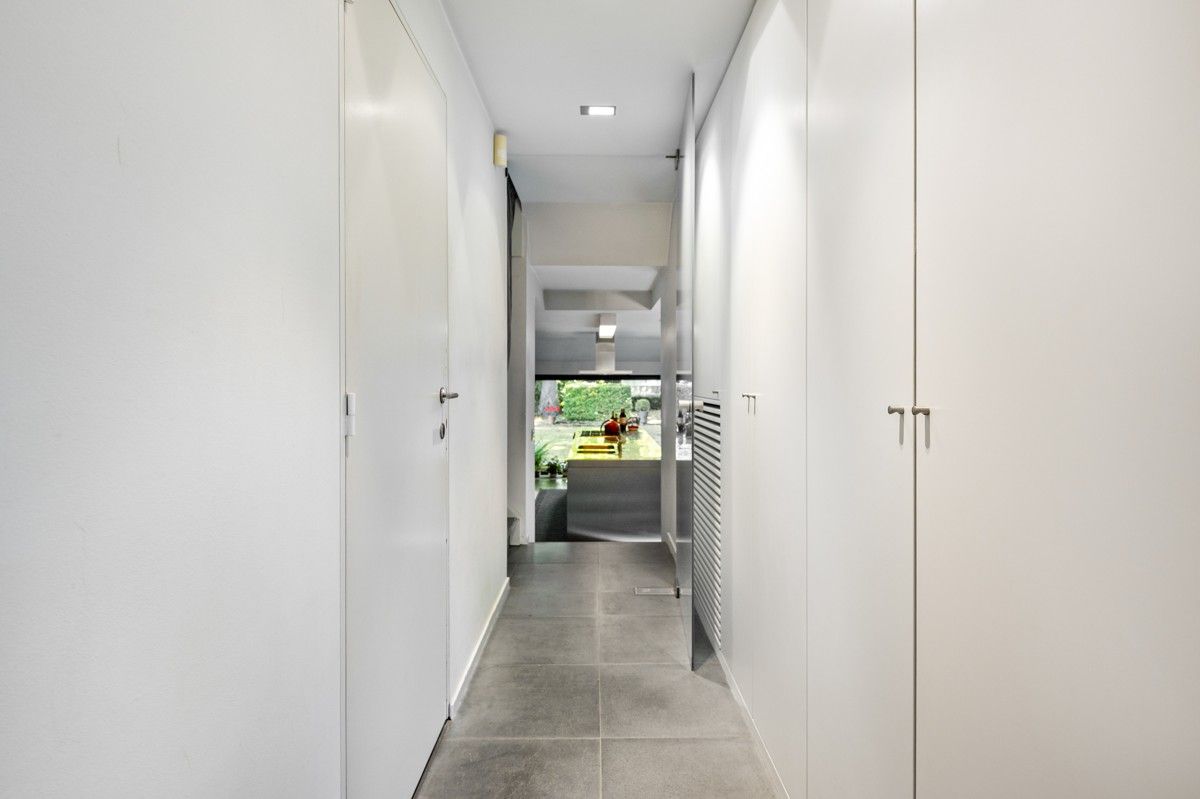 Verrassend ruime woning op 1289 m² gelegen aan een bosrand met mogelijkheid tot 4 slaapkamers foto 3