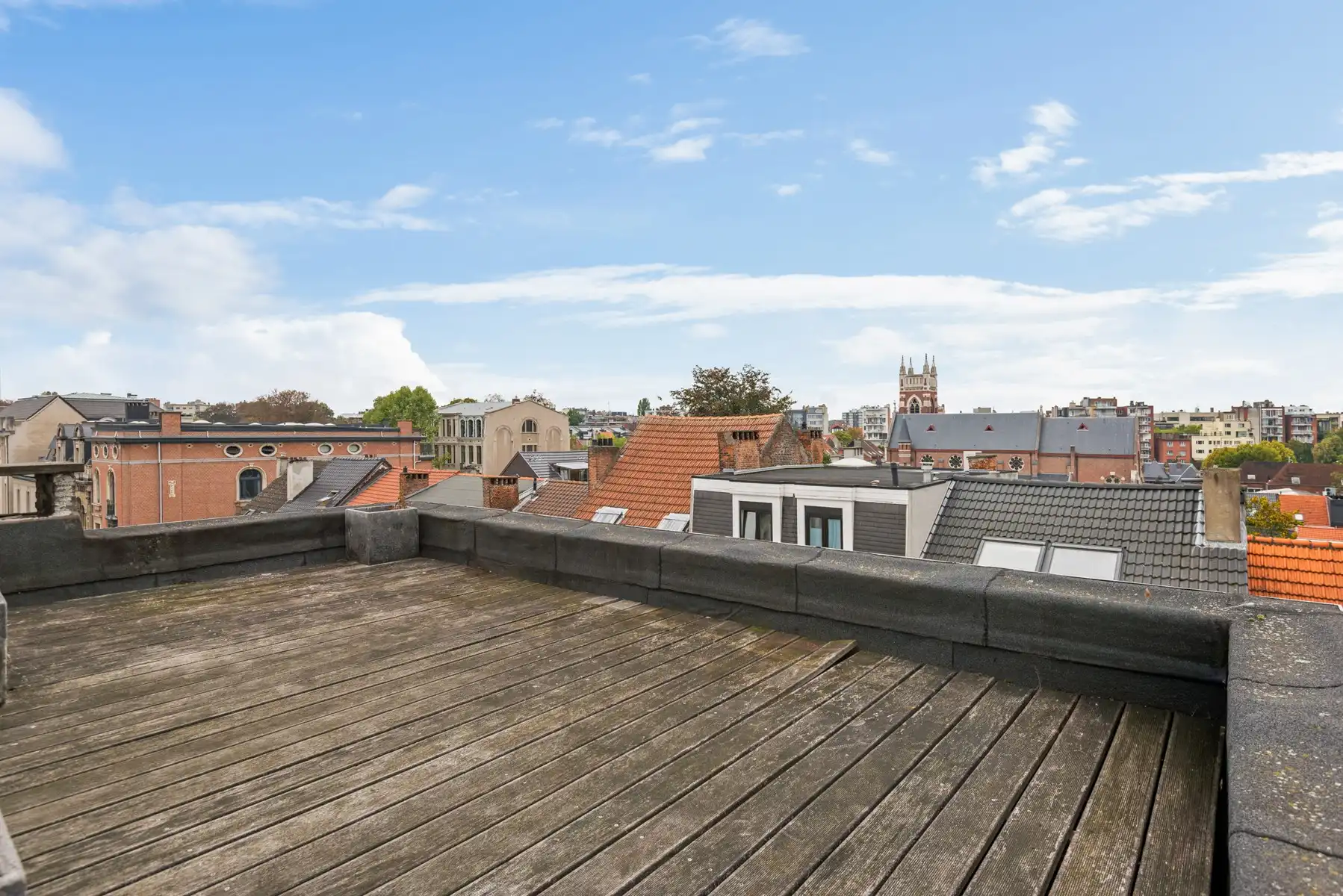 Lichtrijk appartement met mooi zicht foto {{pictureIndex}}