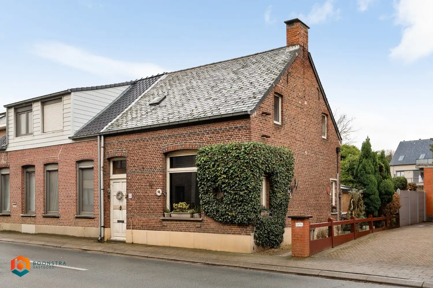 Hoofdfoto van de publicatie: Te renoveren woning met 2 slpkrs in centrum Beerzel