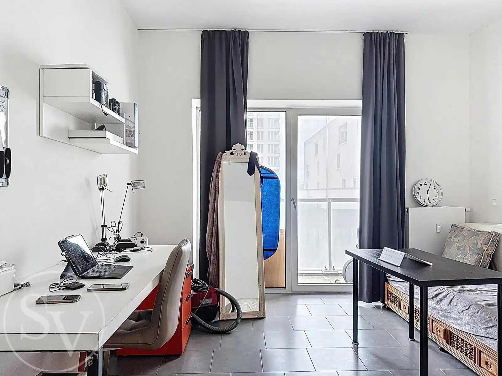 Studio / studentenkamer met terras. foto 4