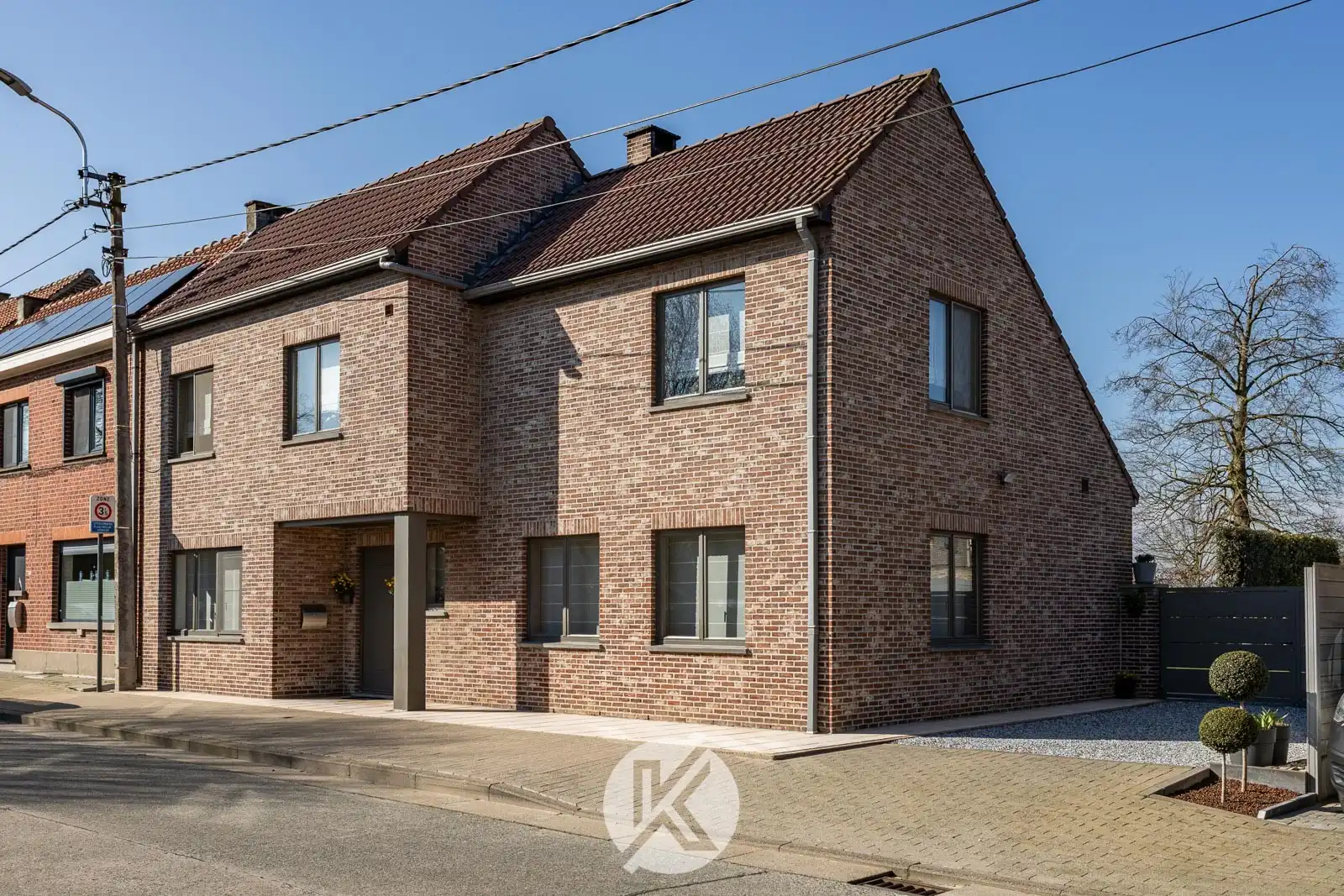 Ruime halfopen bebouwing op strategische locatie foto {{pictureIndex}}