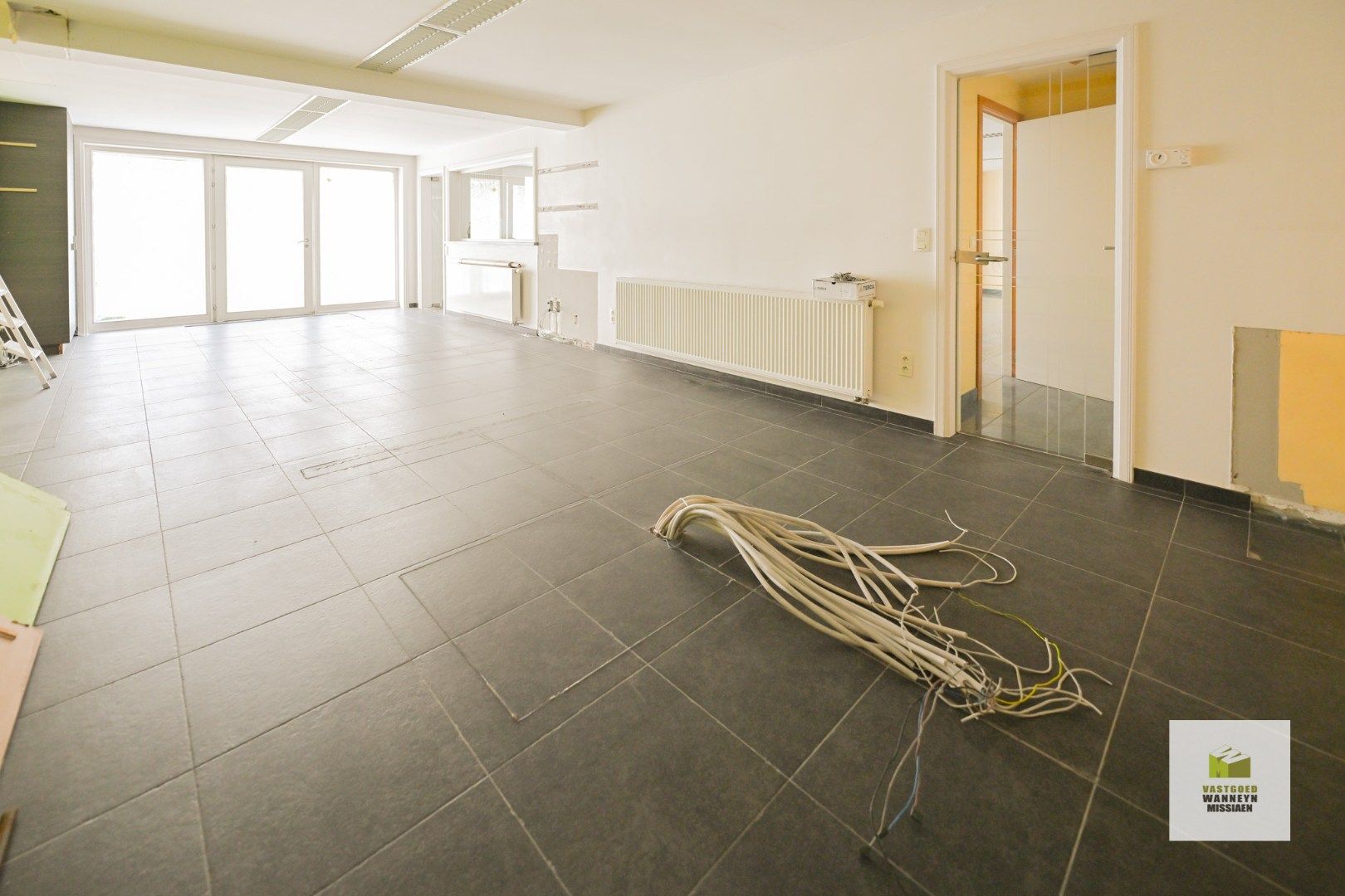 Kantoorruimte met woning op 1056 m2 foto 7