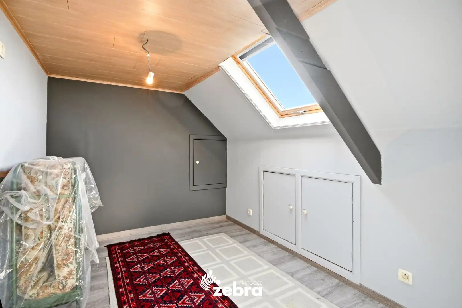 Ruime gezinswoning met 3 slaapkamers, ingerichte zolder, garage en tuin! foto 18