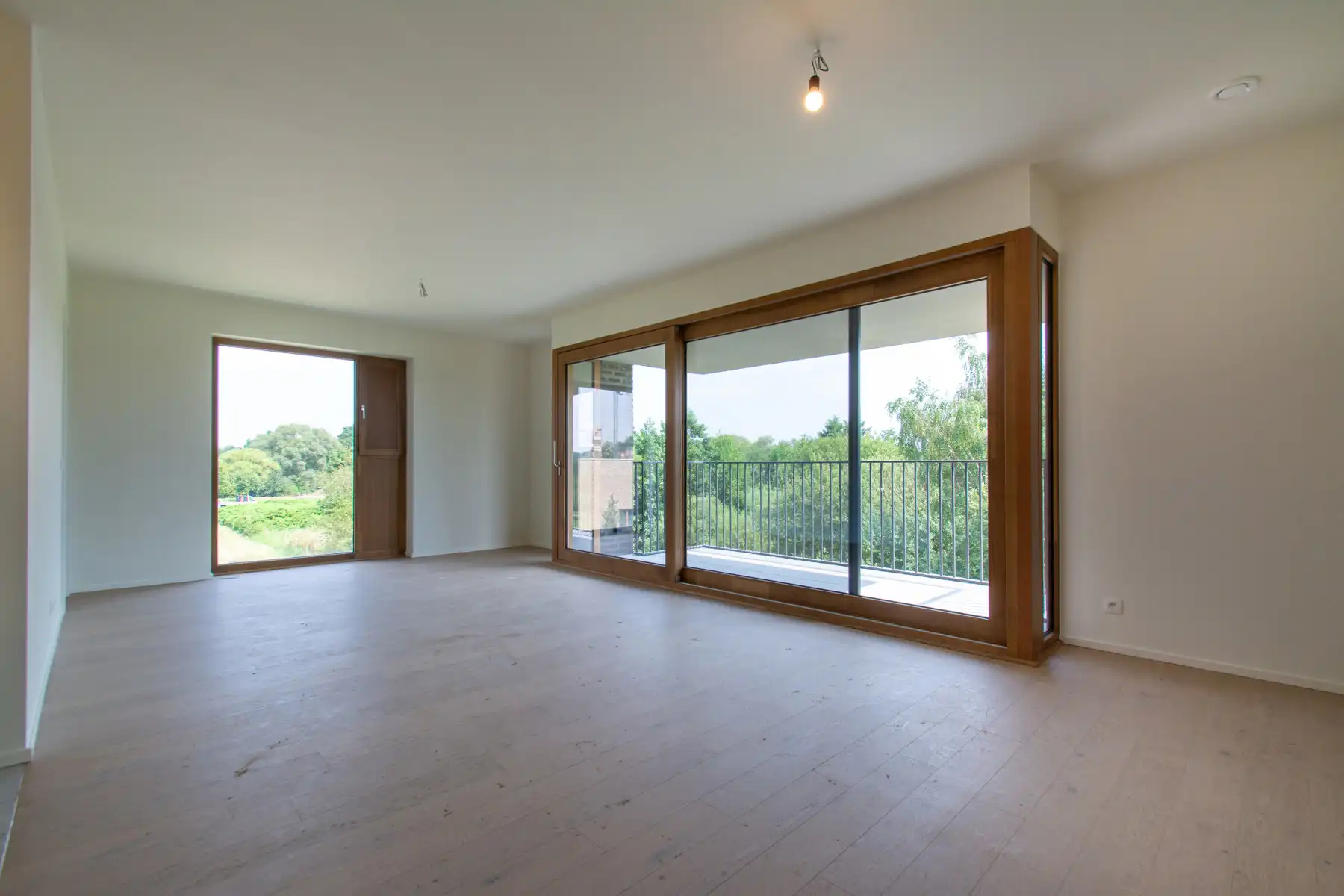 Rustig en comfortabel 2slpk appt. met zicht op park  foto 2