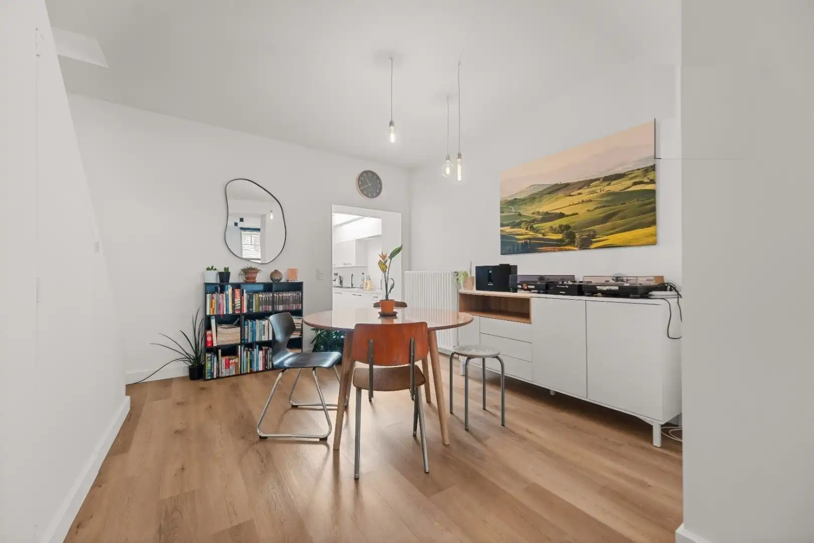 Mooi gerenoveerde woning met 3 slaapkamer en terrastuin foto 3