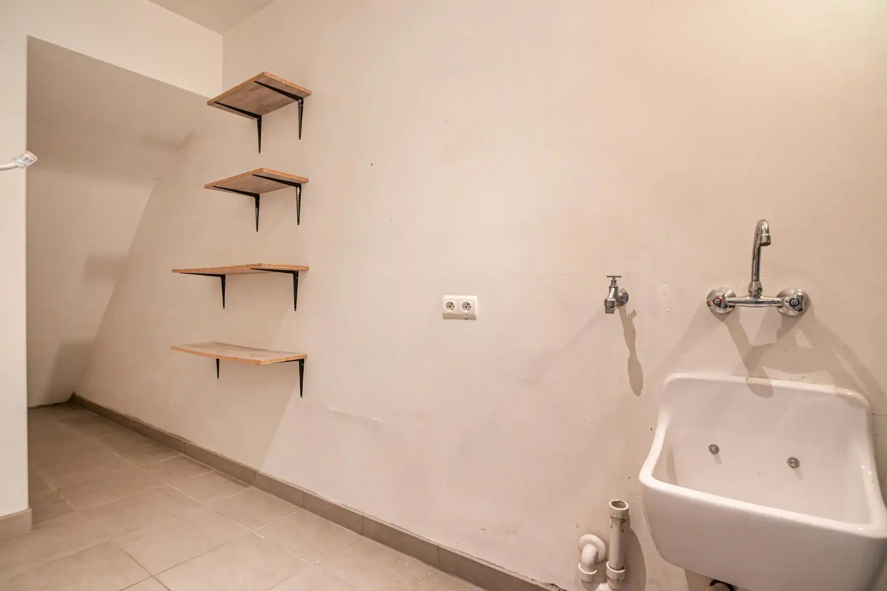 Instapklaar gelijkvloers appartement met privatieve tuin foto 11