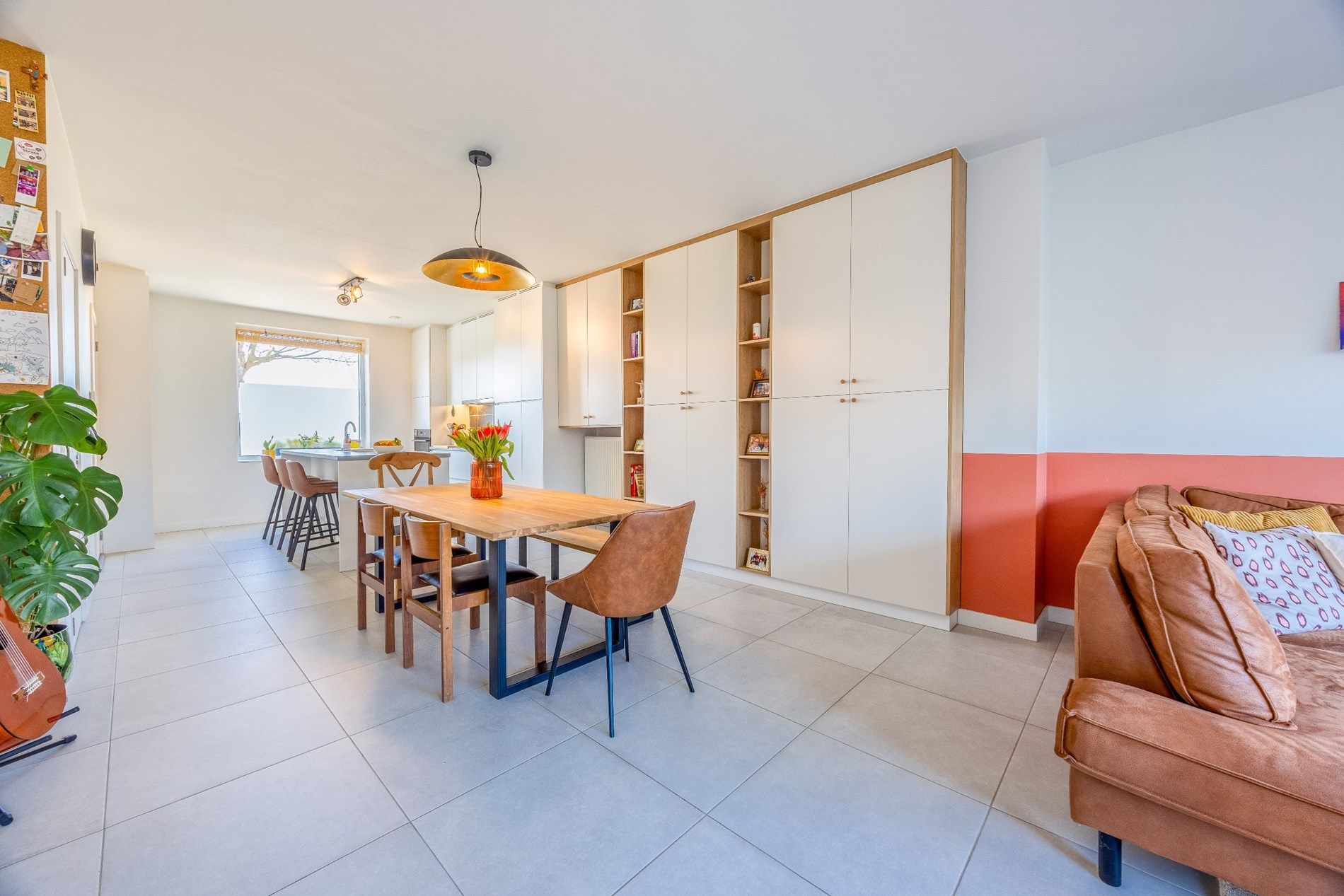 PRACHTIG VERNIEUWDE WONING MET AUTOSTAANPLAATS foto 7