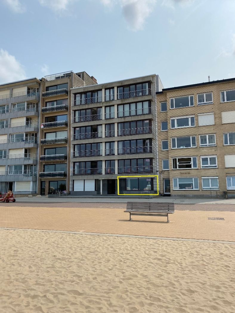 Gelijkvloers appartement met 3 slaapkamers en frontaal zeezicht foto 17