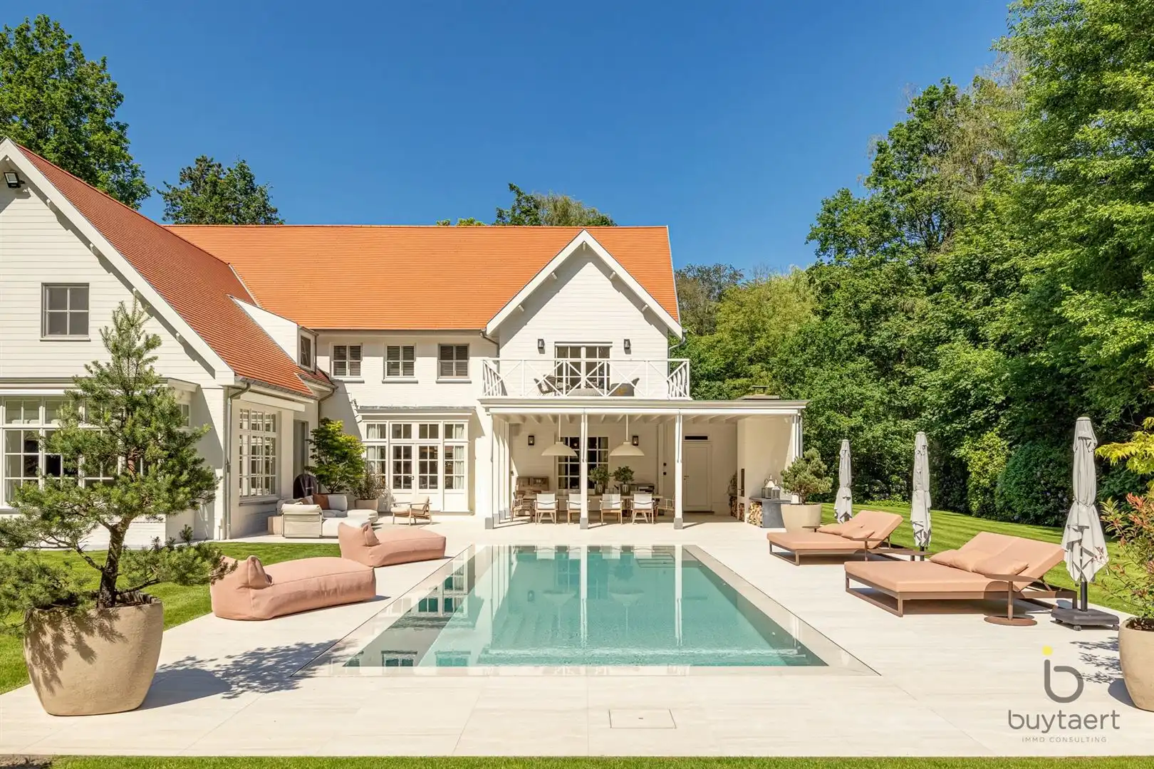Knappe long island villa te Schilde op 3.280m²! foto {{pictureIndex}}