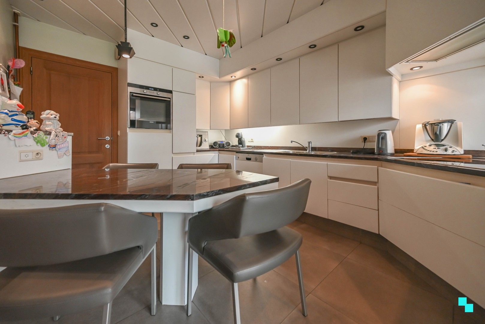 Charmante halfopen bebouwing met bijgebouw in hartje Emelgem foto 8