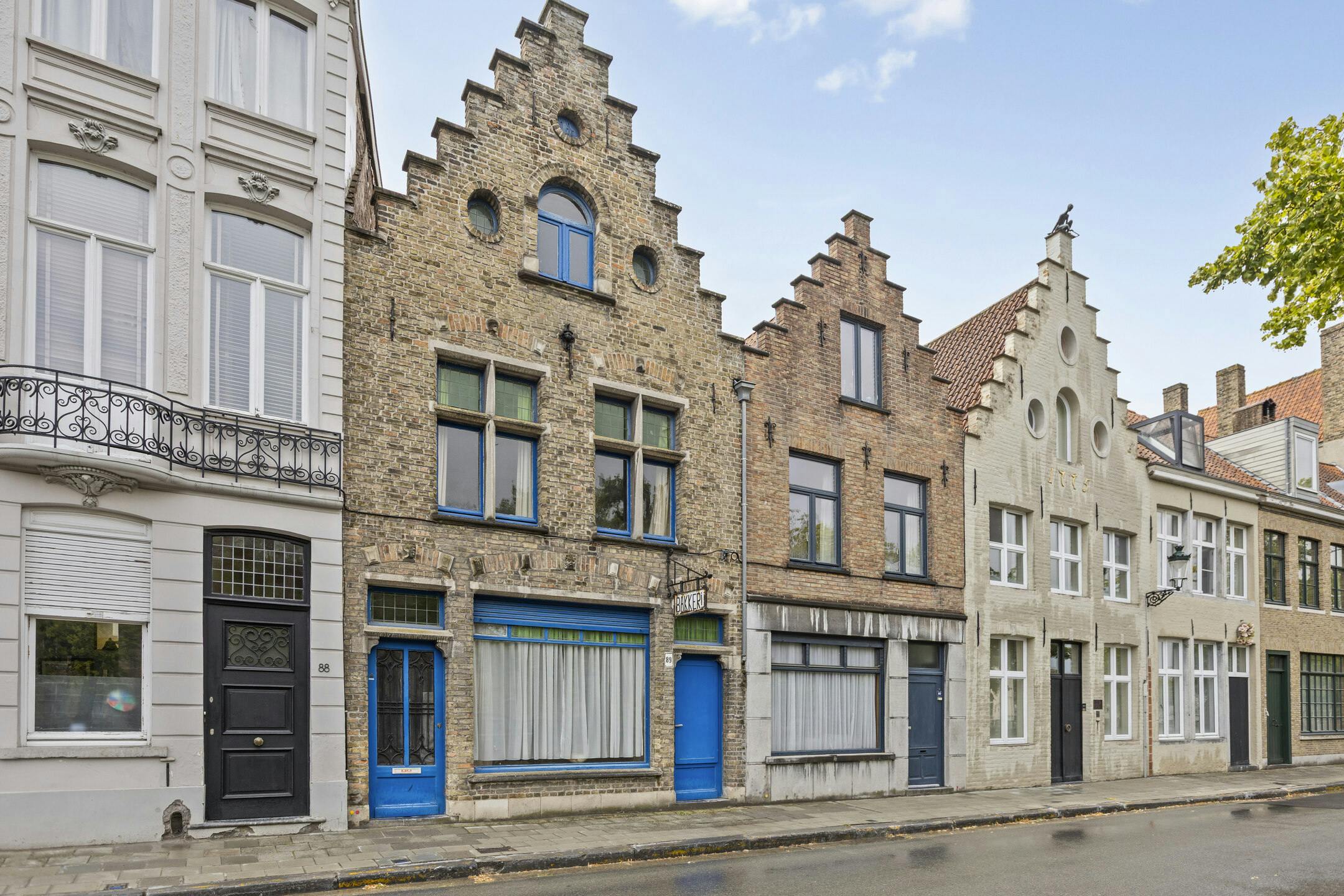 Unieke kans aan de Langerei in Brugge: te renoveren handelshuis  foto 3
