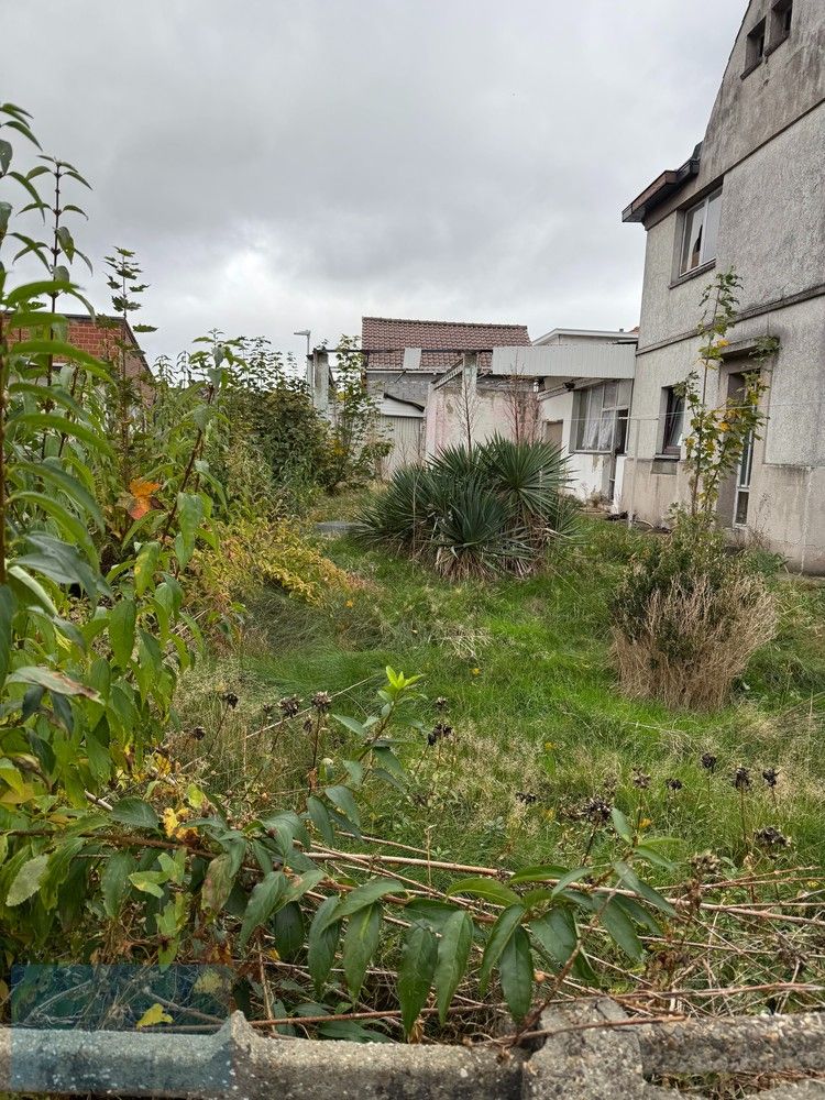 Te koop – Te renoveren halfopen woning met 3 slaapkamers en tuin in Zwartberg (Genk) foto 2