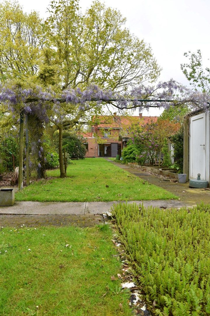 Woning op 1647 m² met 3 slaapkamers, weelderige tuin en garage te koop in Gullegem foto 13