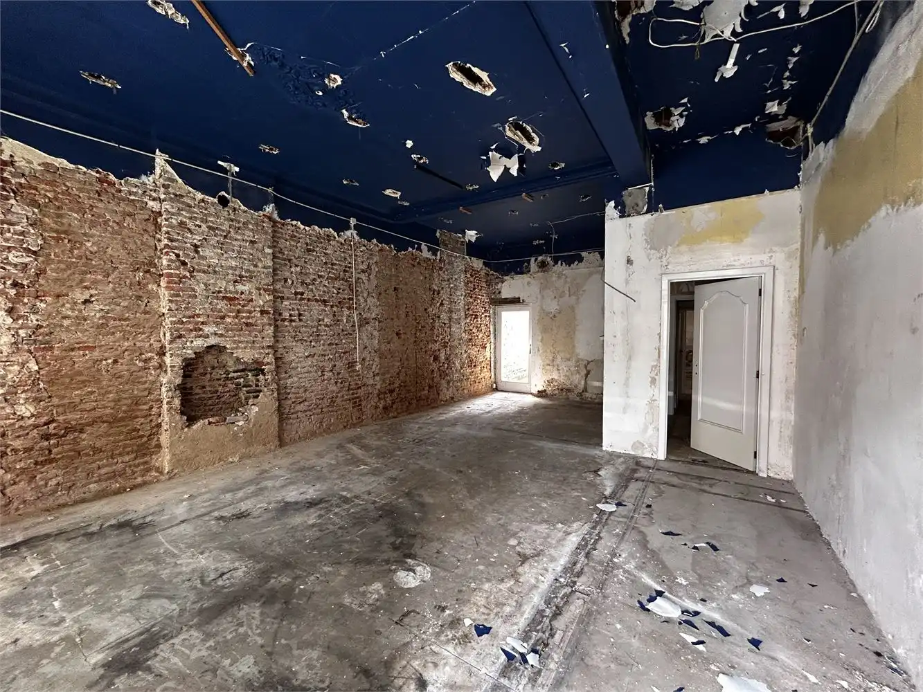 Te renoveren handelshuis met woonst foto 4