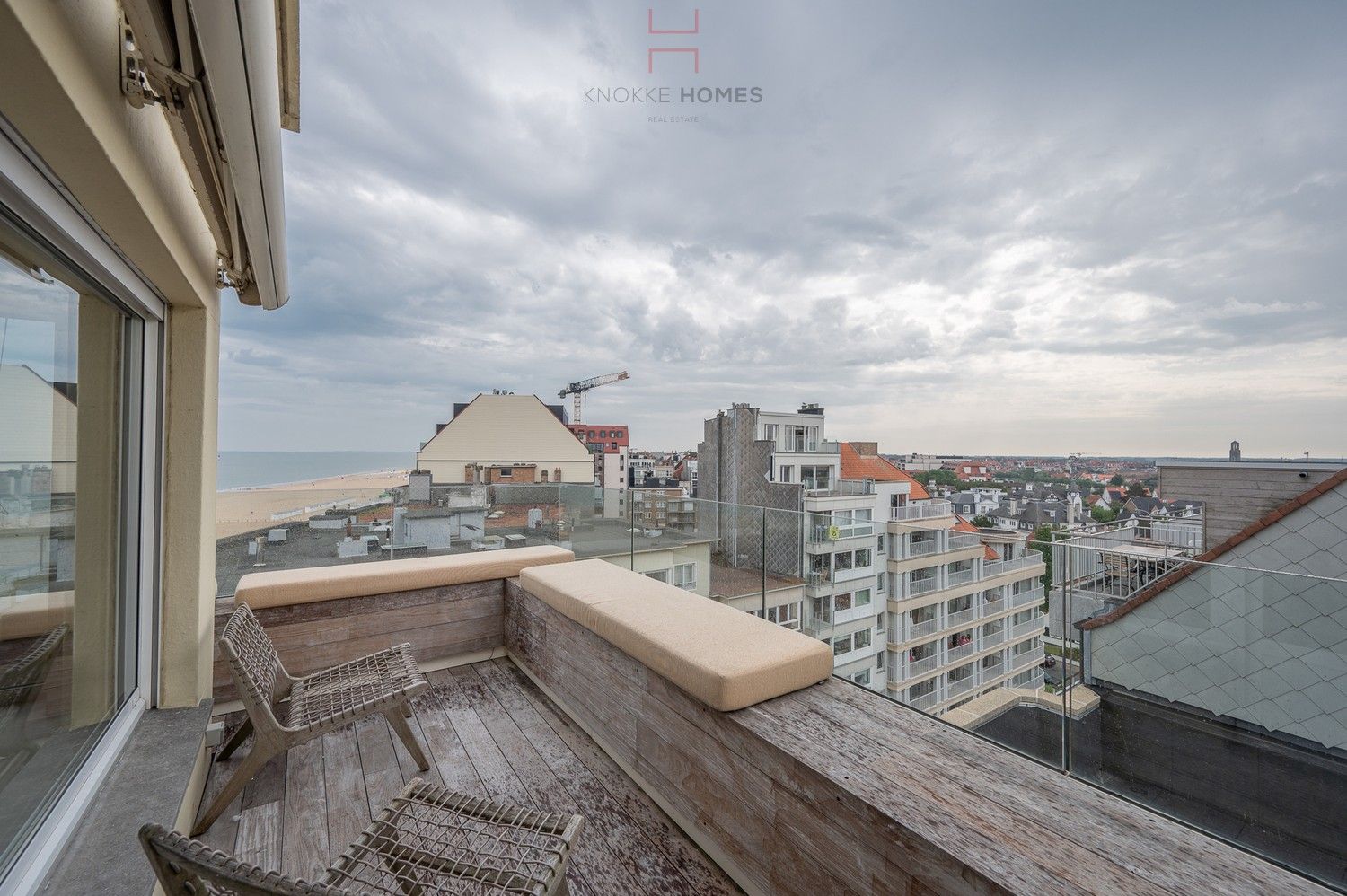 Uitzonderlijk, ruim hoekappartement met 5 slaapkamers op het Albertstrand foto 13