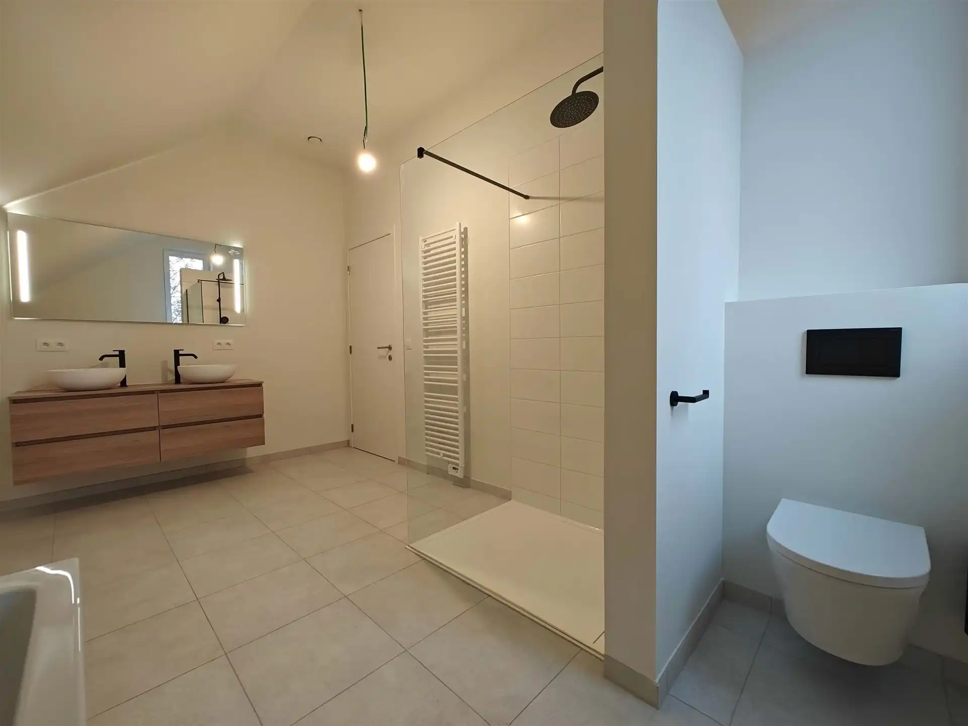 Nieuwbouwwoning te vucht met 3 slaapkamers foto 16