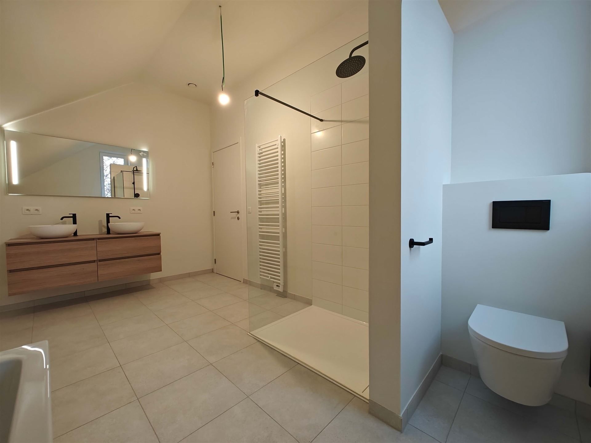 Nieuwbouwwoning te vucht met 3 slaapkamers foto 16