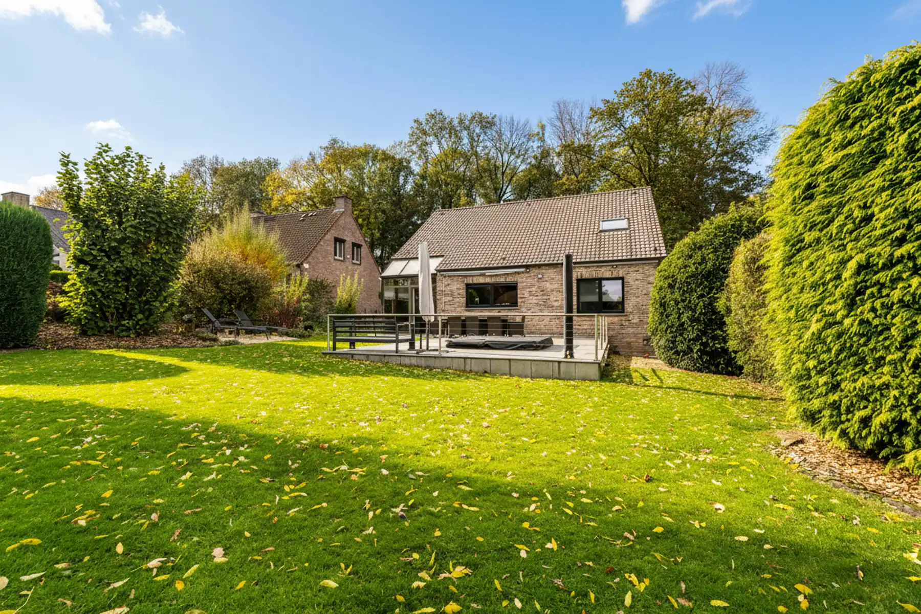 Ruime gezinswoning met 5 slaapkamers. foto 3