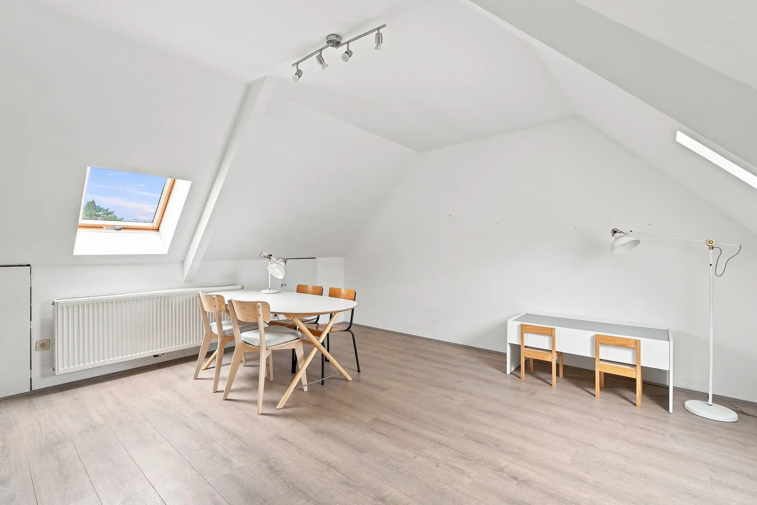Instapklare woning in het centrum van Zele foto 11