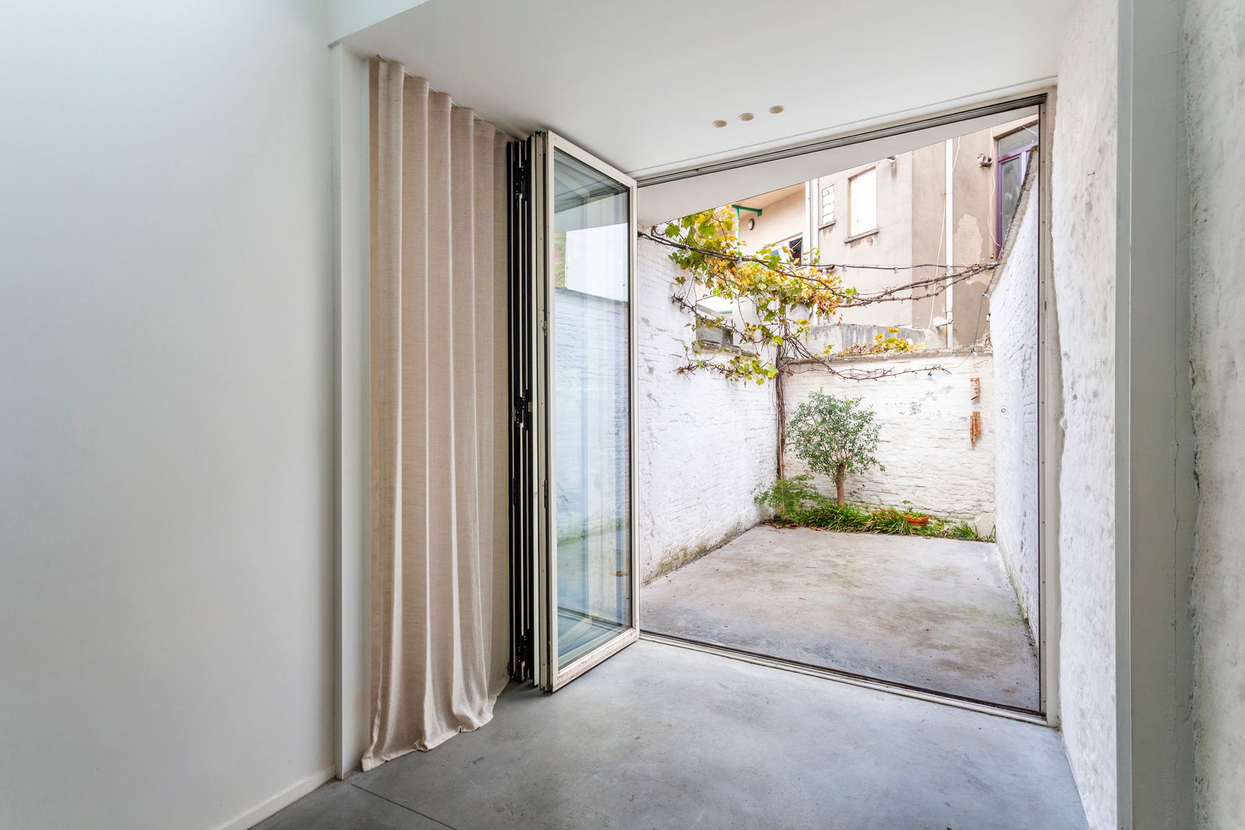 Instapklare woning met uniek binnenbuitengevoel in Antwerpen foto 2