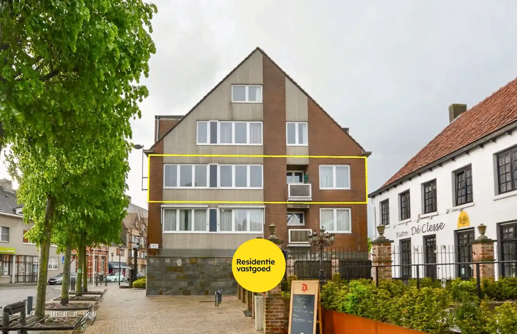 Appartement met 2 slaapkamers op de markt van Oudenburg met garage foto {{pictureIndex}}
