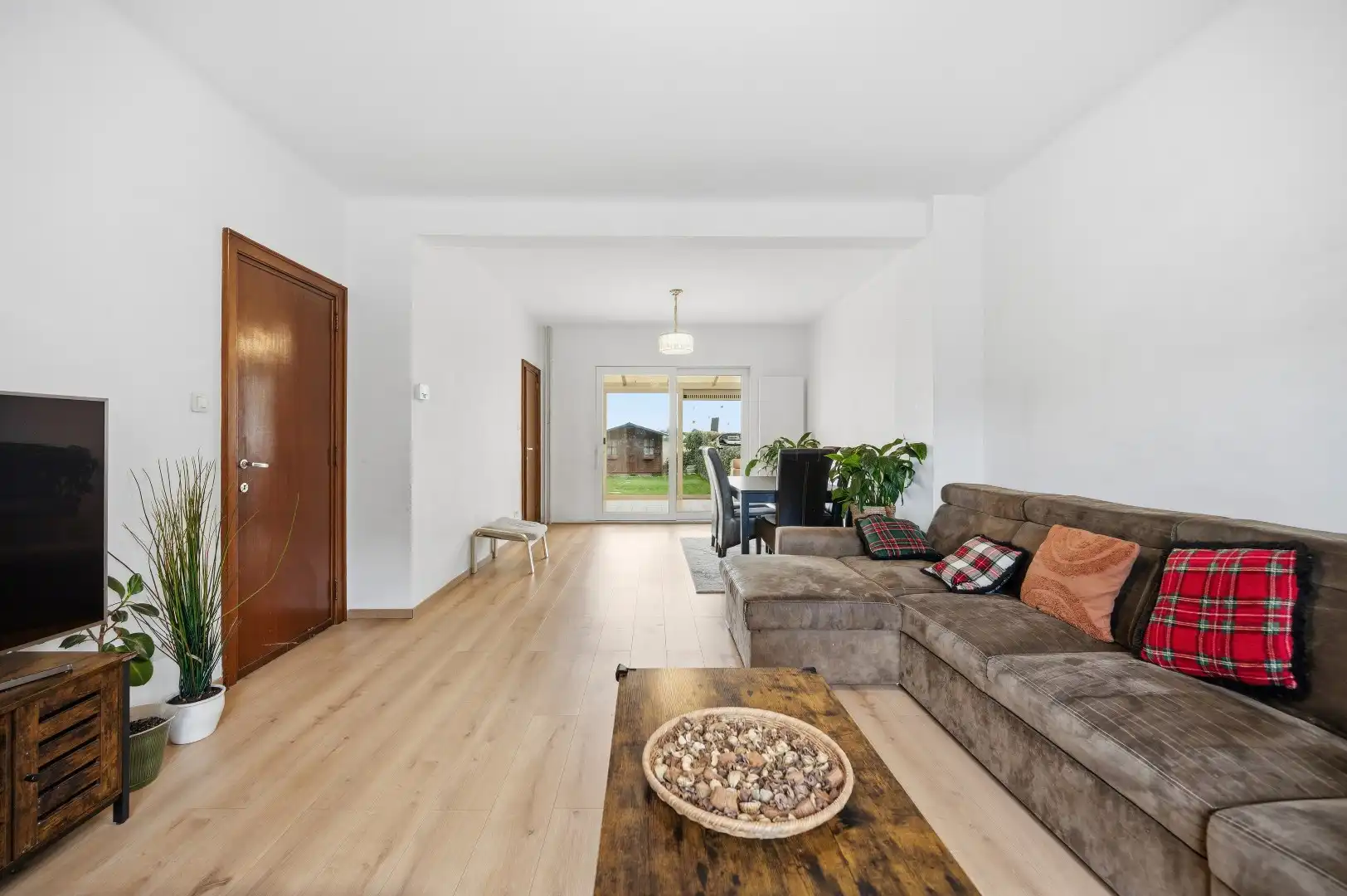 Instapklare rijwoning in een rustige straat te Tienen foto 8